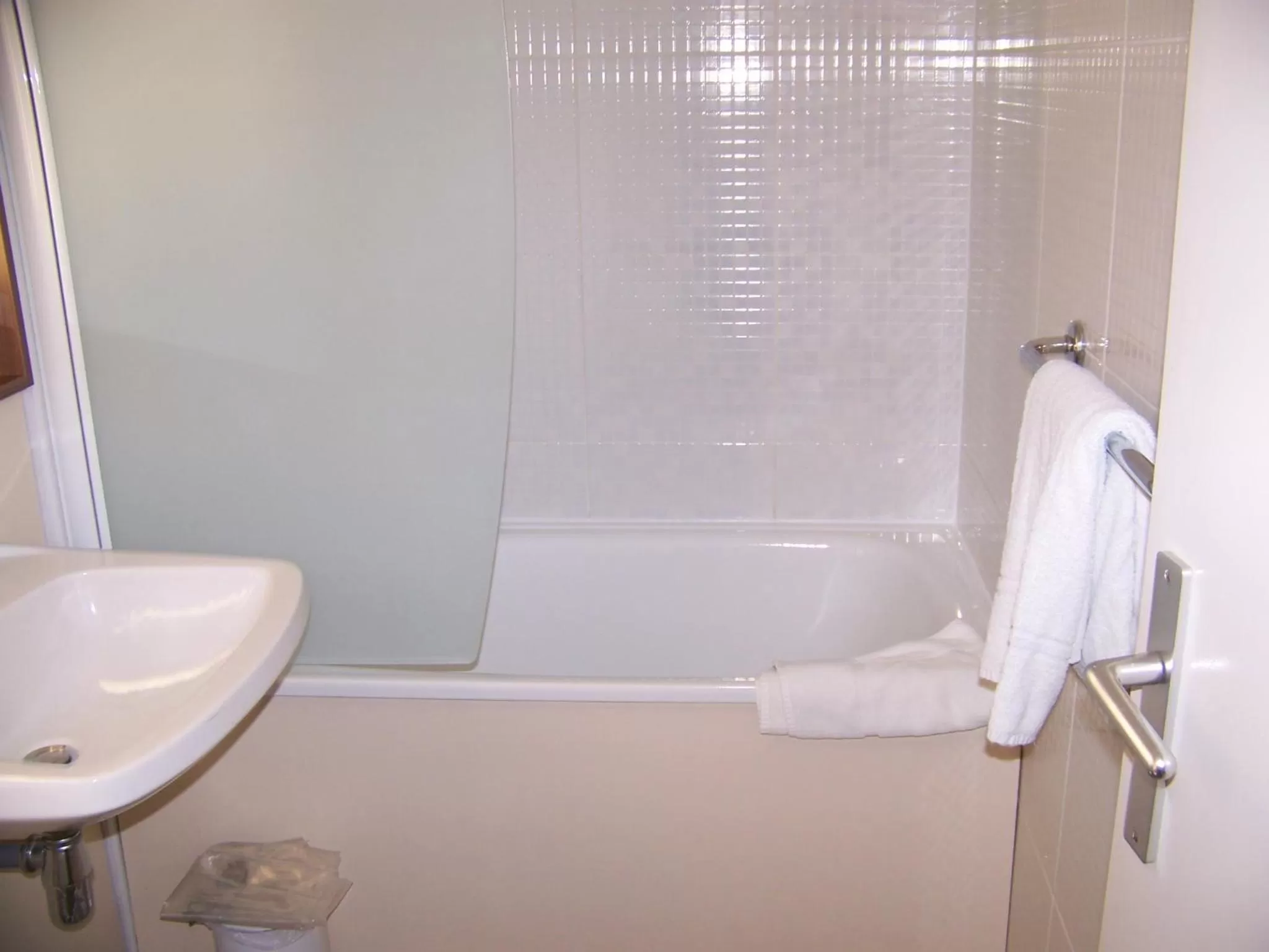 Bath in Campanile Château-Thierry