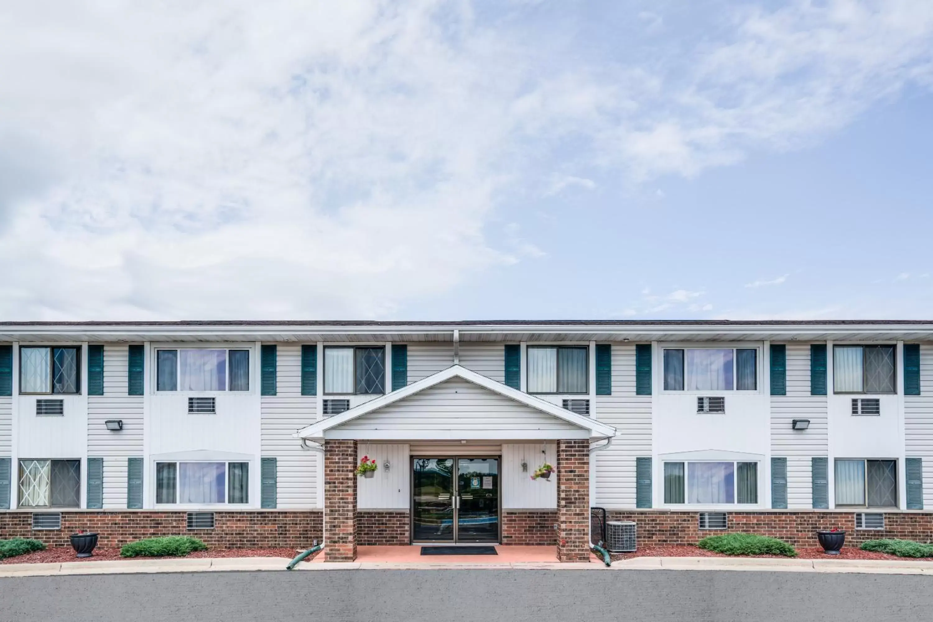 Property building in Super 8 by Wyndham Tomah Wisconsin Property building in Super 8 by Wyndham Tomah Wisconsin