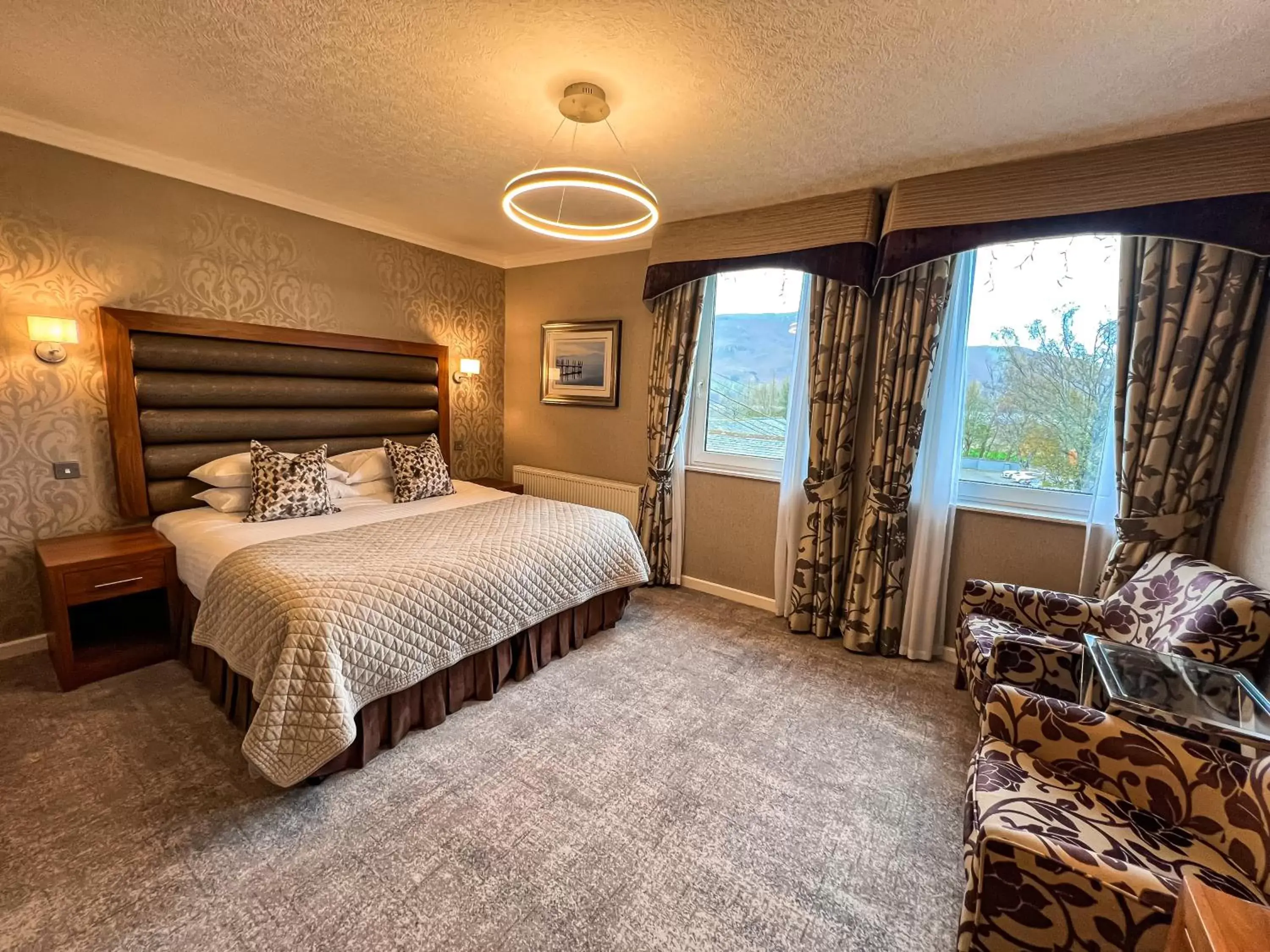 Bed in Lodore Falls Hotel & Spa