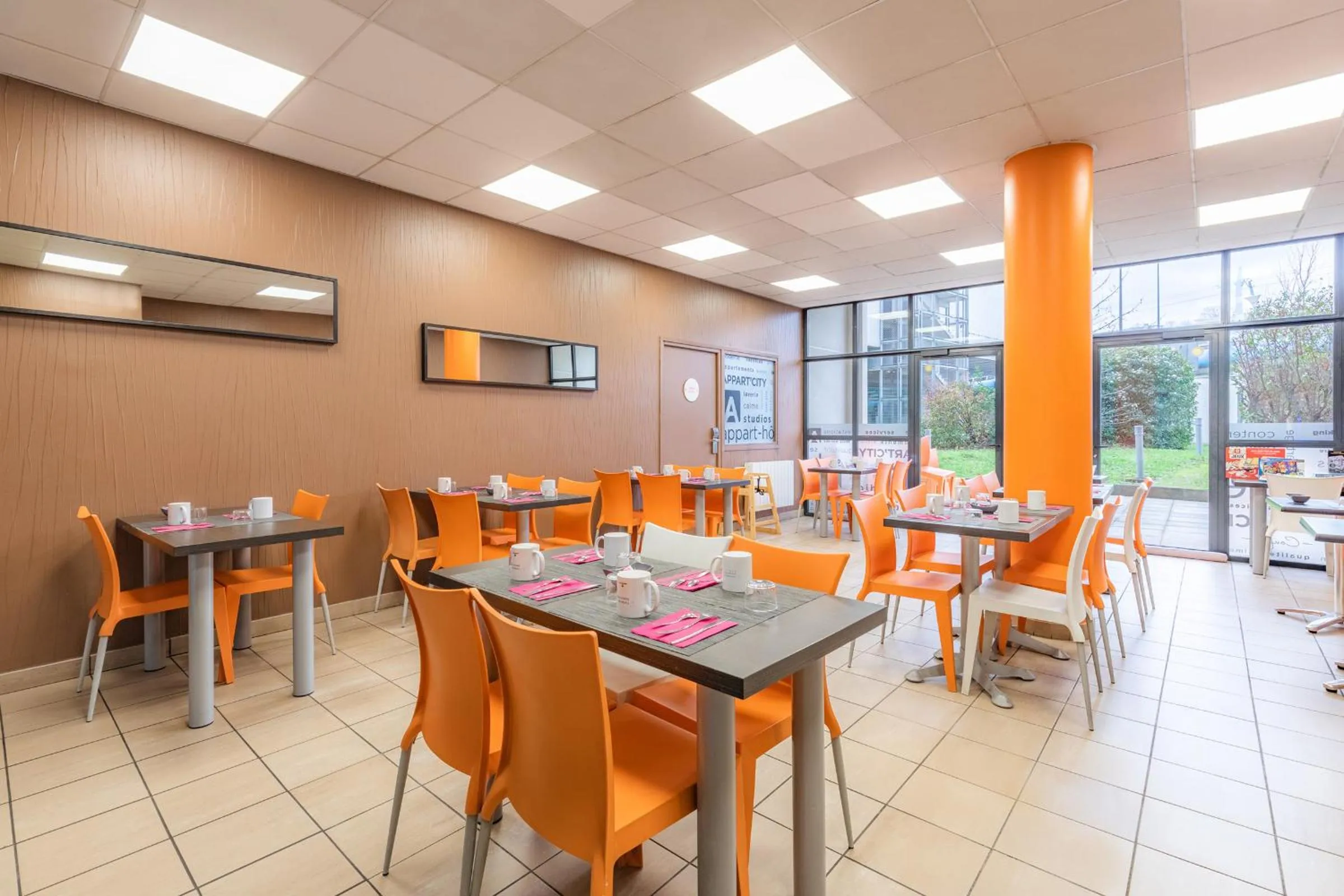 Restaurant/places to eat in Appart'City Classic Lyon Vaise St Cyr