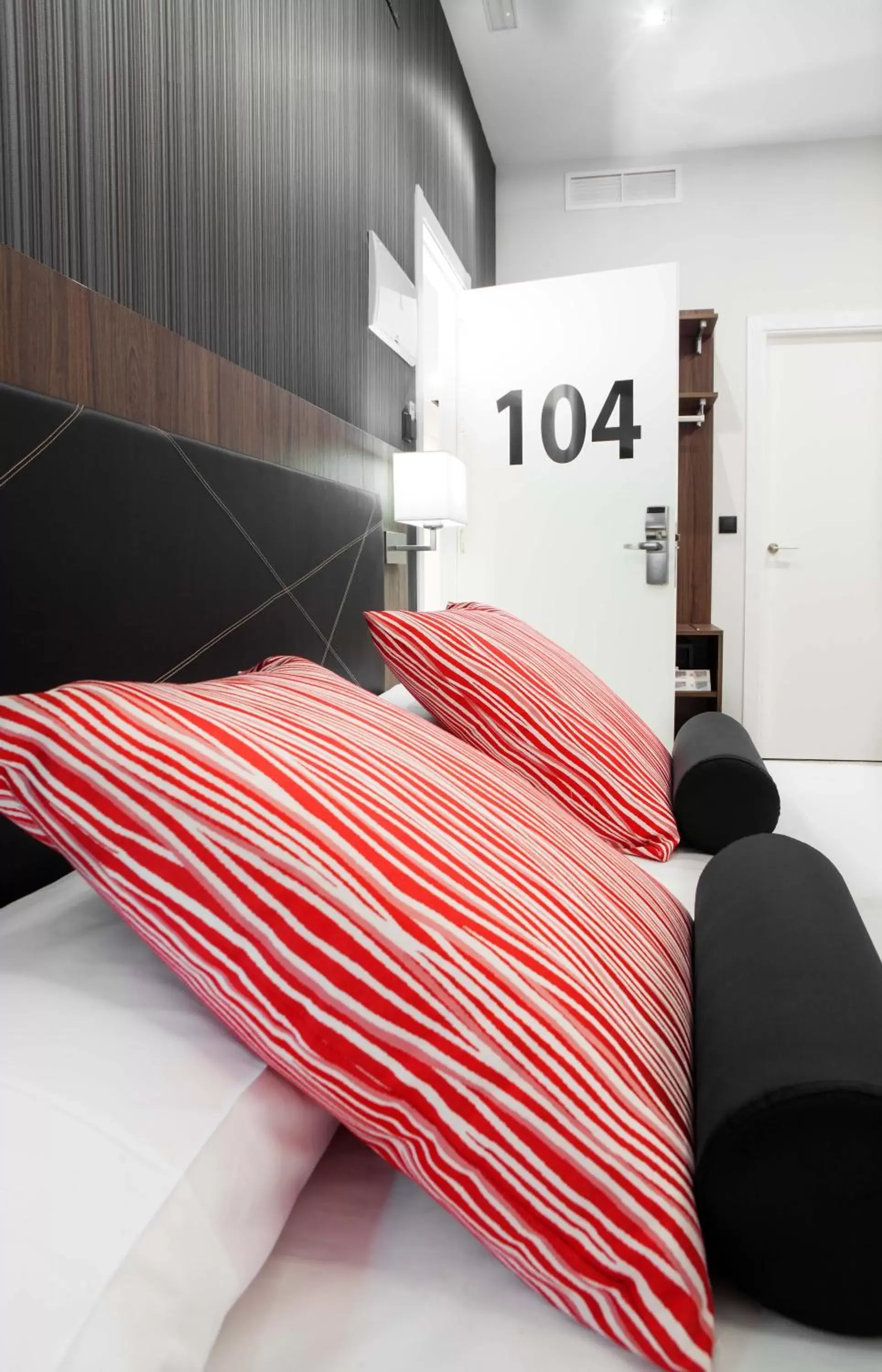 Bedroom, Bed in Itaca Artemisa by Soho Boutique