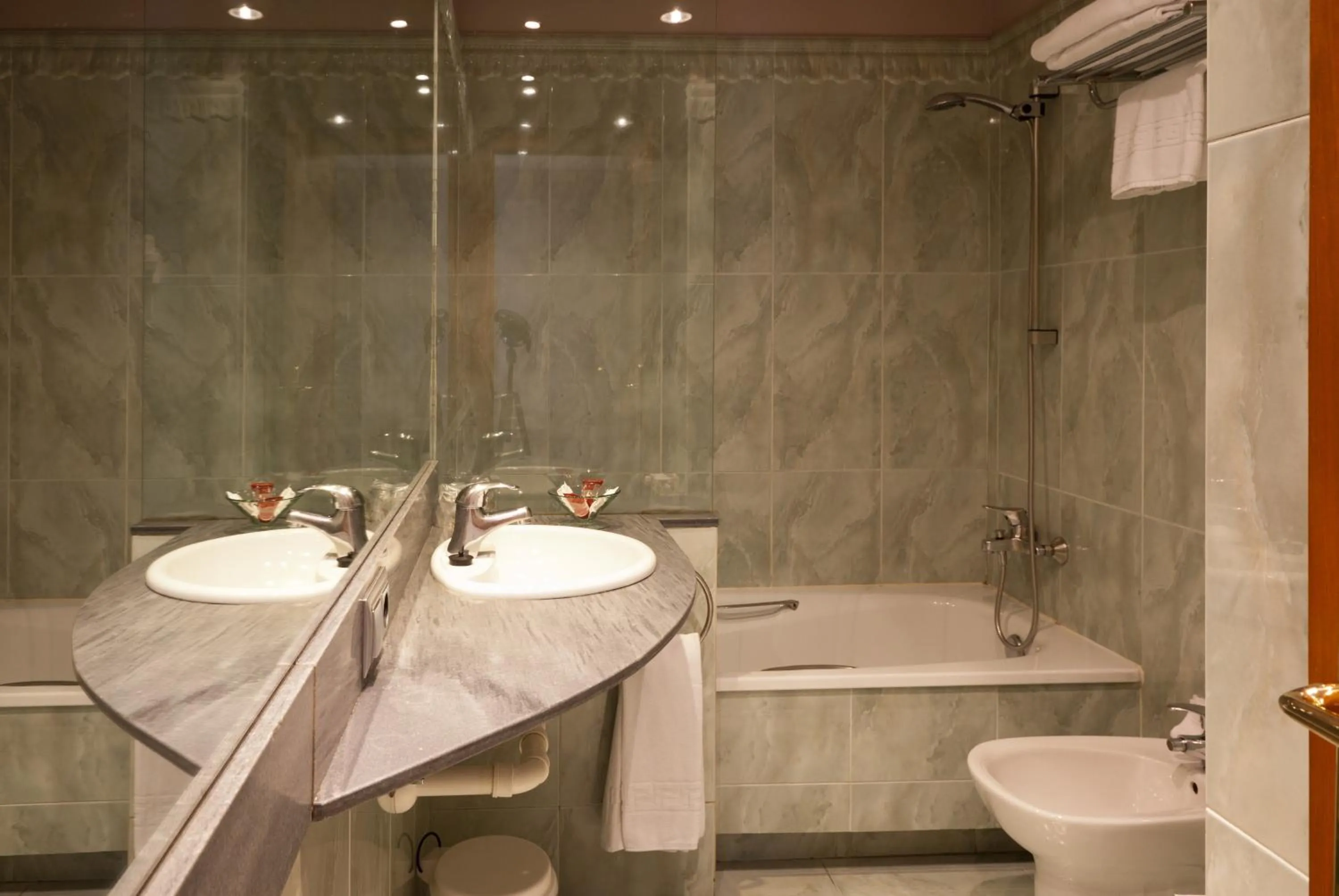 Bathroom in Hotel Vetusta