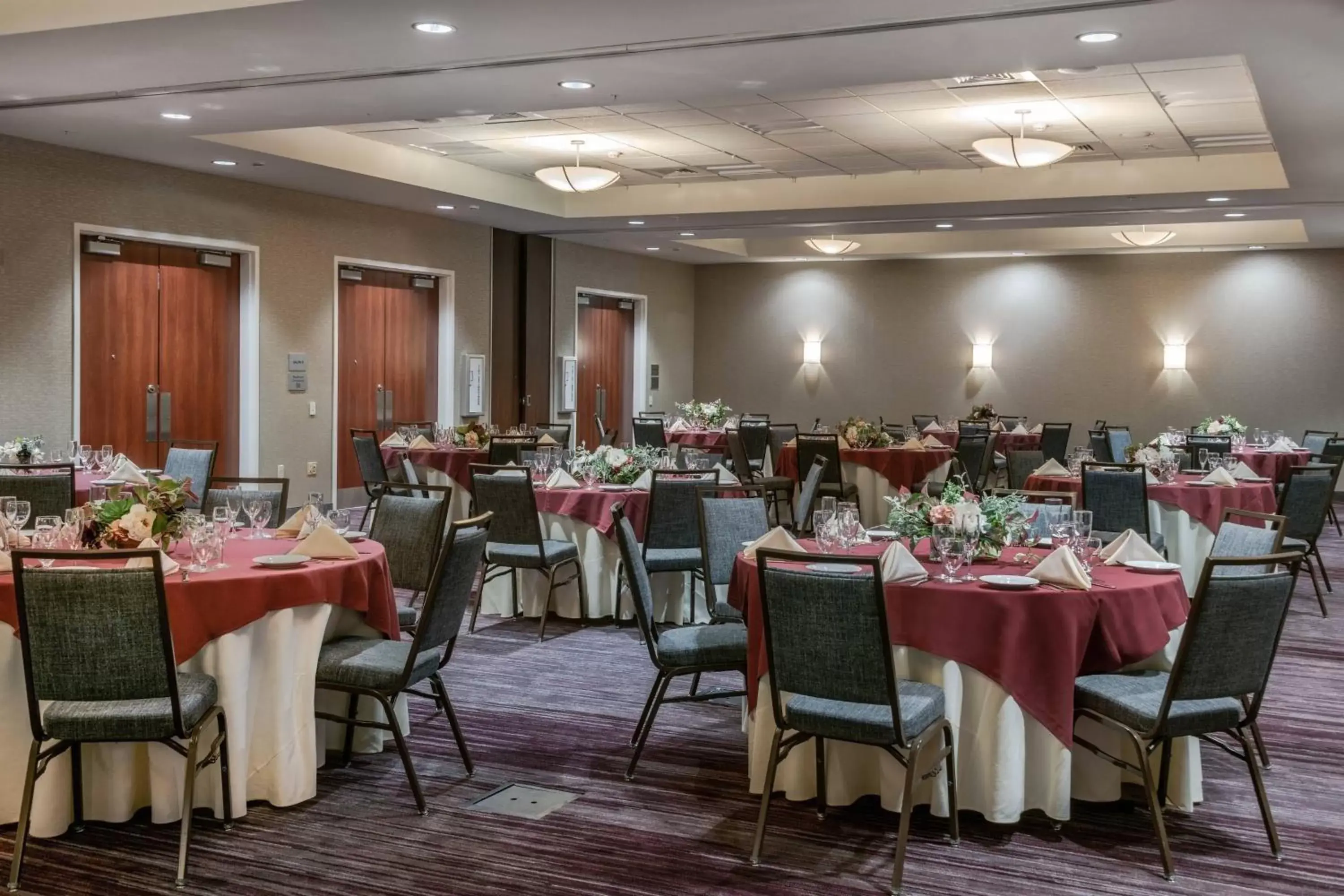 Meeting/conference room, Restaurant/Places to Eat in Courtyard by Marriott Newark-University of Delaware