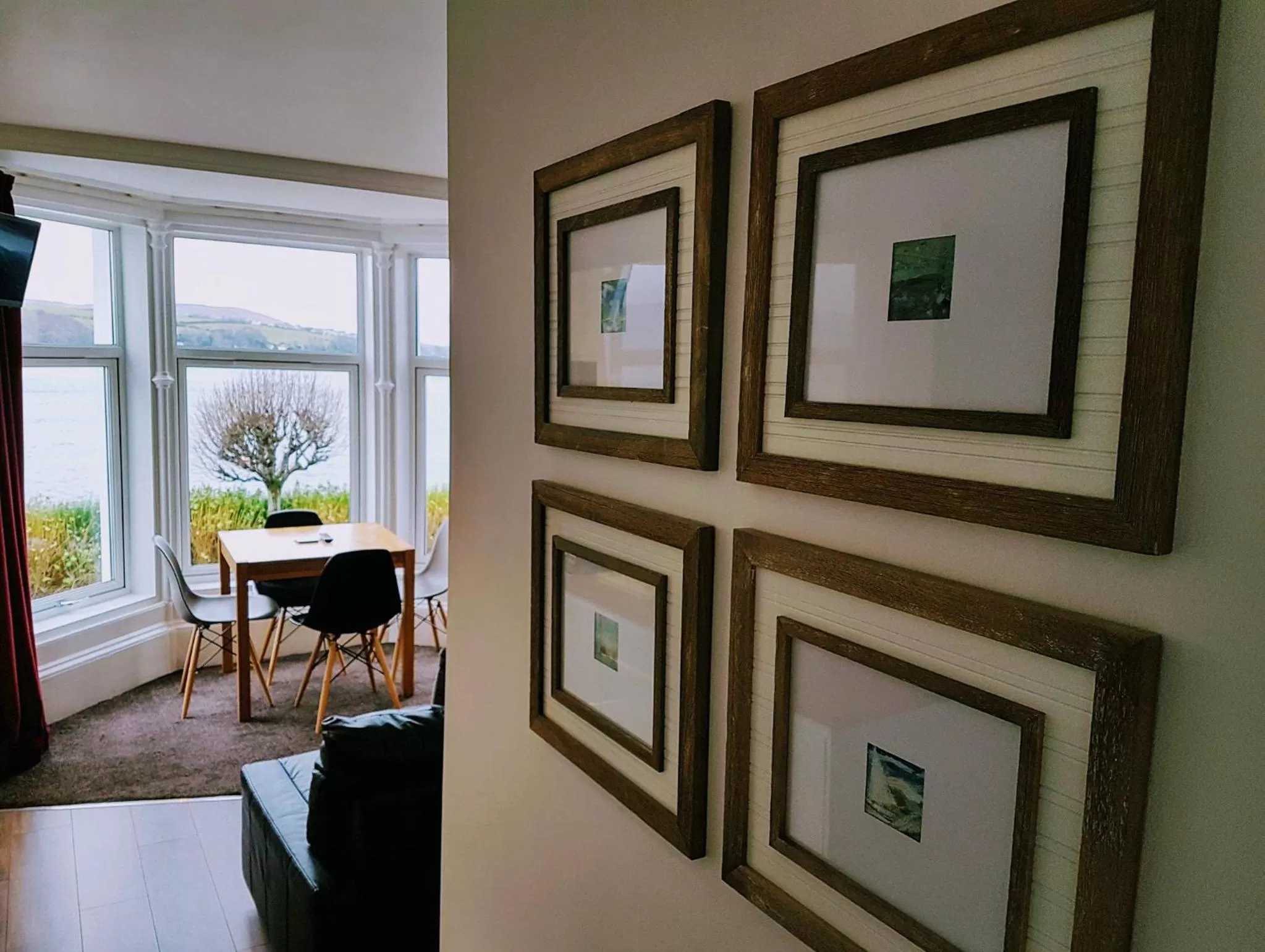 Living room, Dining Area in Boat House Super Suites