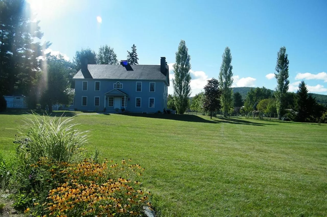 Property building in The Bond 1786 Inn