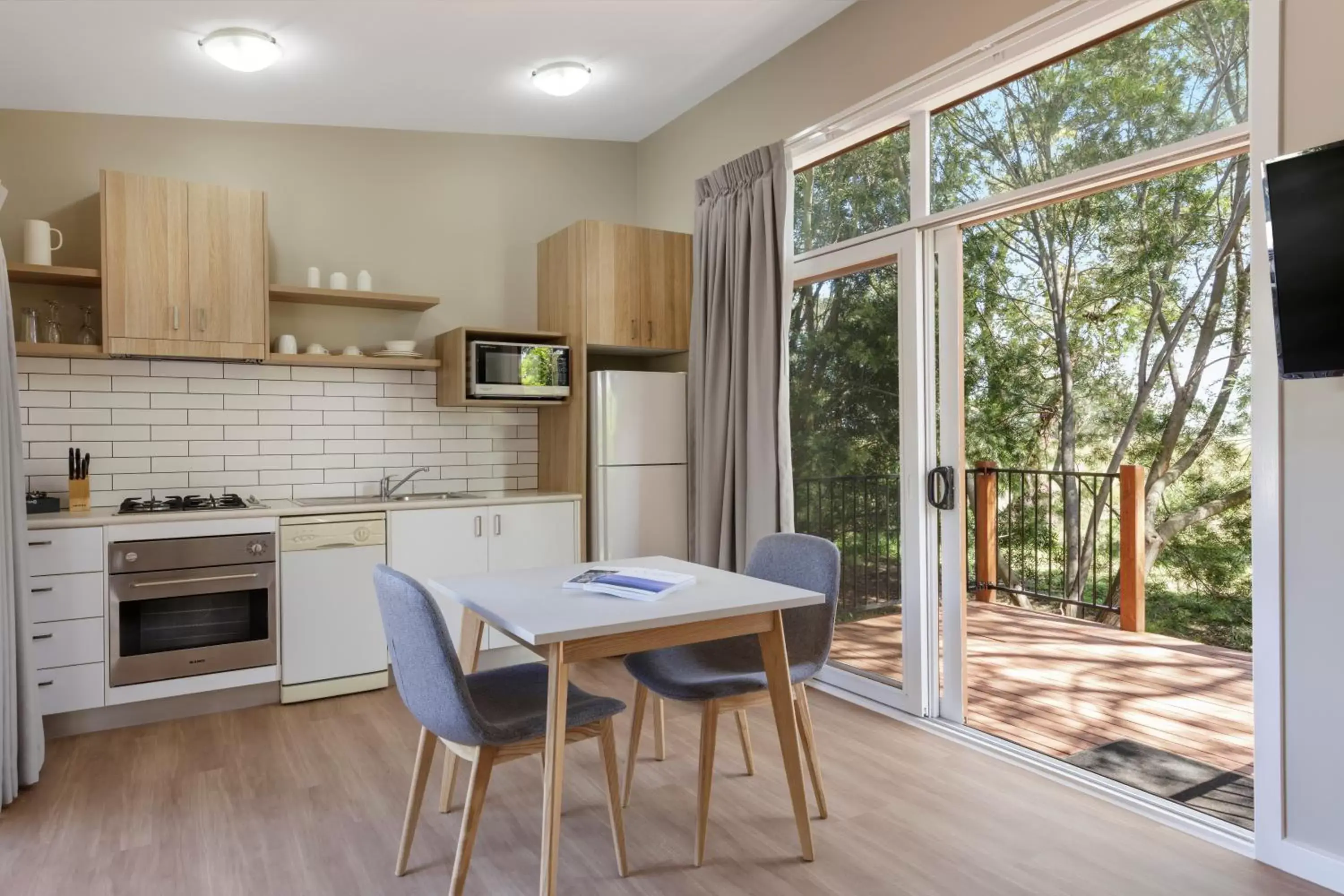 Balcony/Terrace, Kitchen/Kitchenette in Ramada Resort by Wyndham Phillip Island