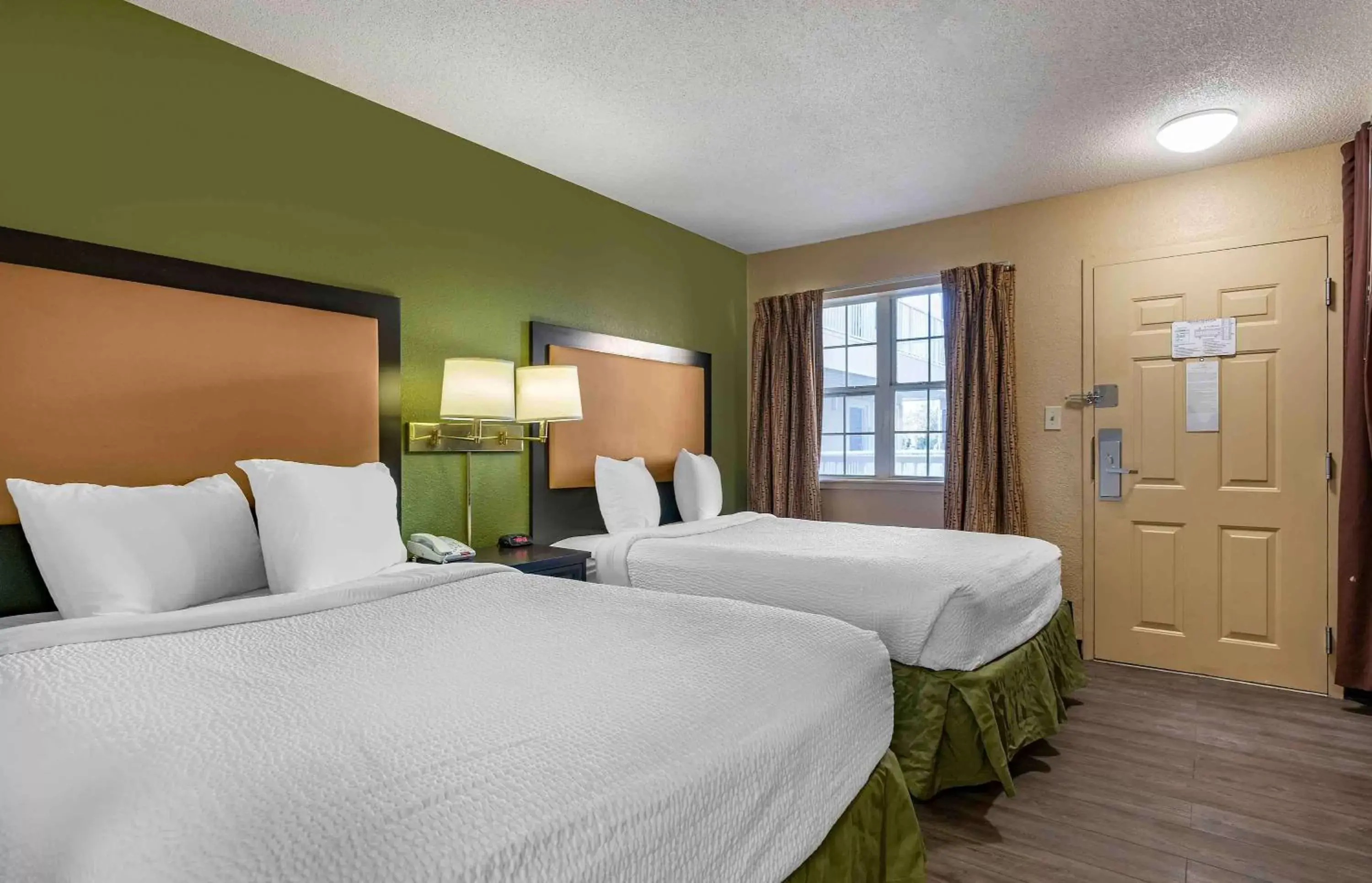 Bedroom, Bed in Extended Stay America Suites - Lexington - Nicholasville Road