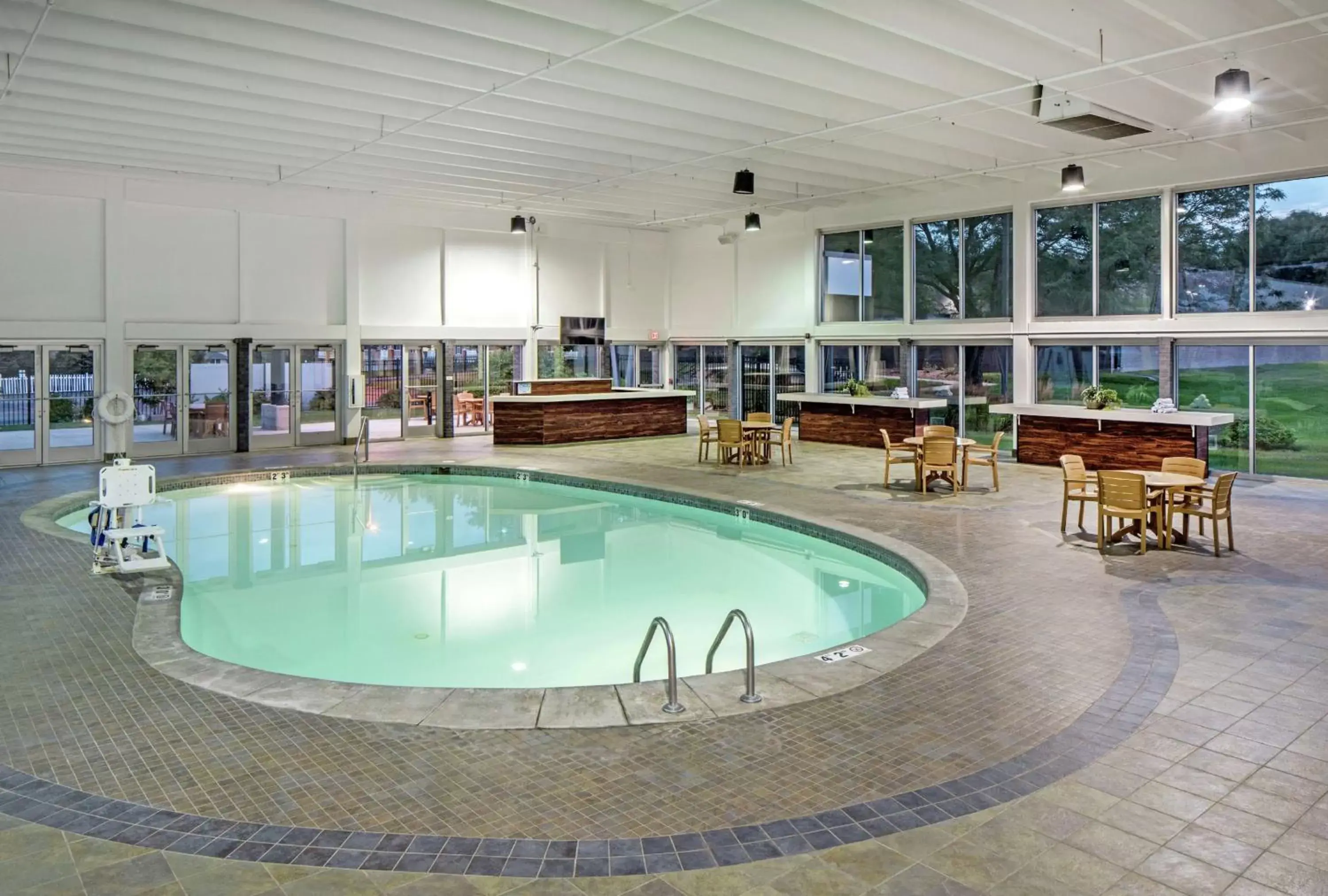 Pool view, Swimming Pool in Doubletree By Hilton Omaha Southwest, Ne
