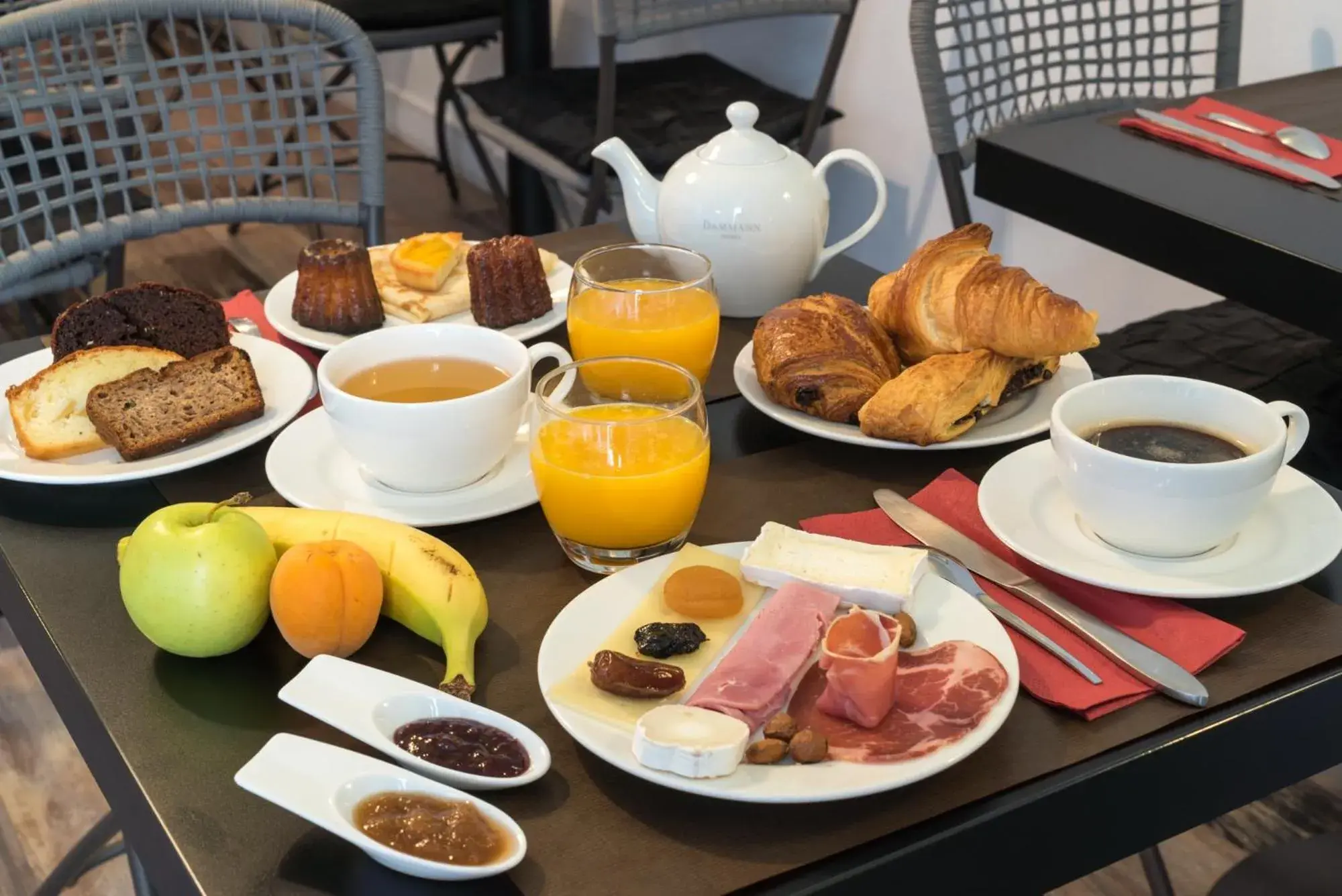 Food and drinks, Breakfast in The Originals Boutique, Hotel Roca-Fortis, Rochefort