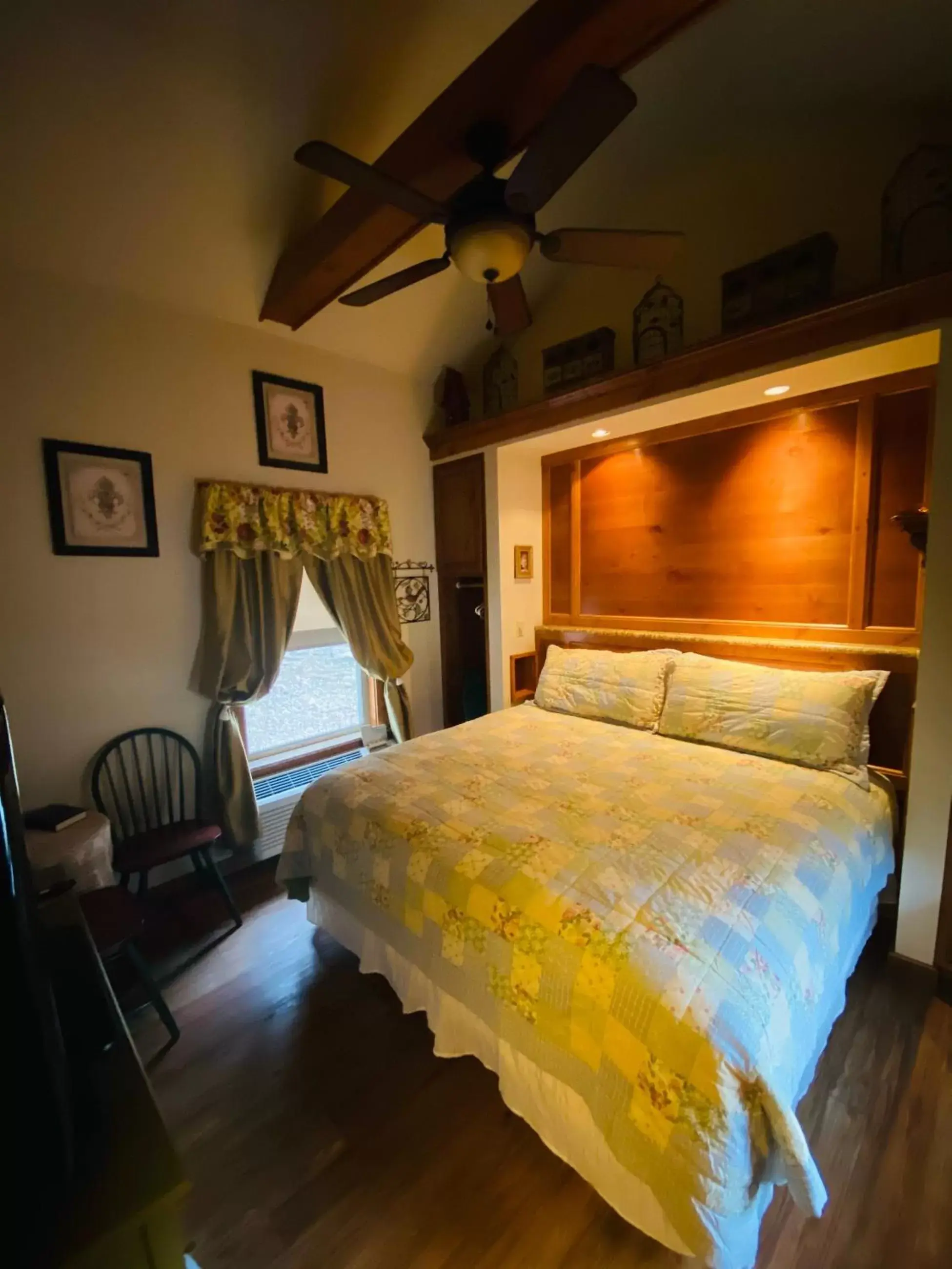 Bedroom in All Seasons Treehouse Village