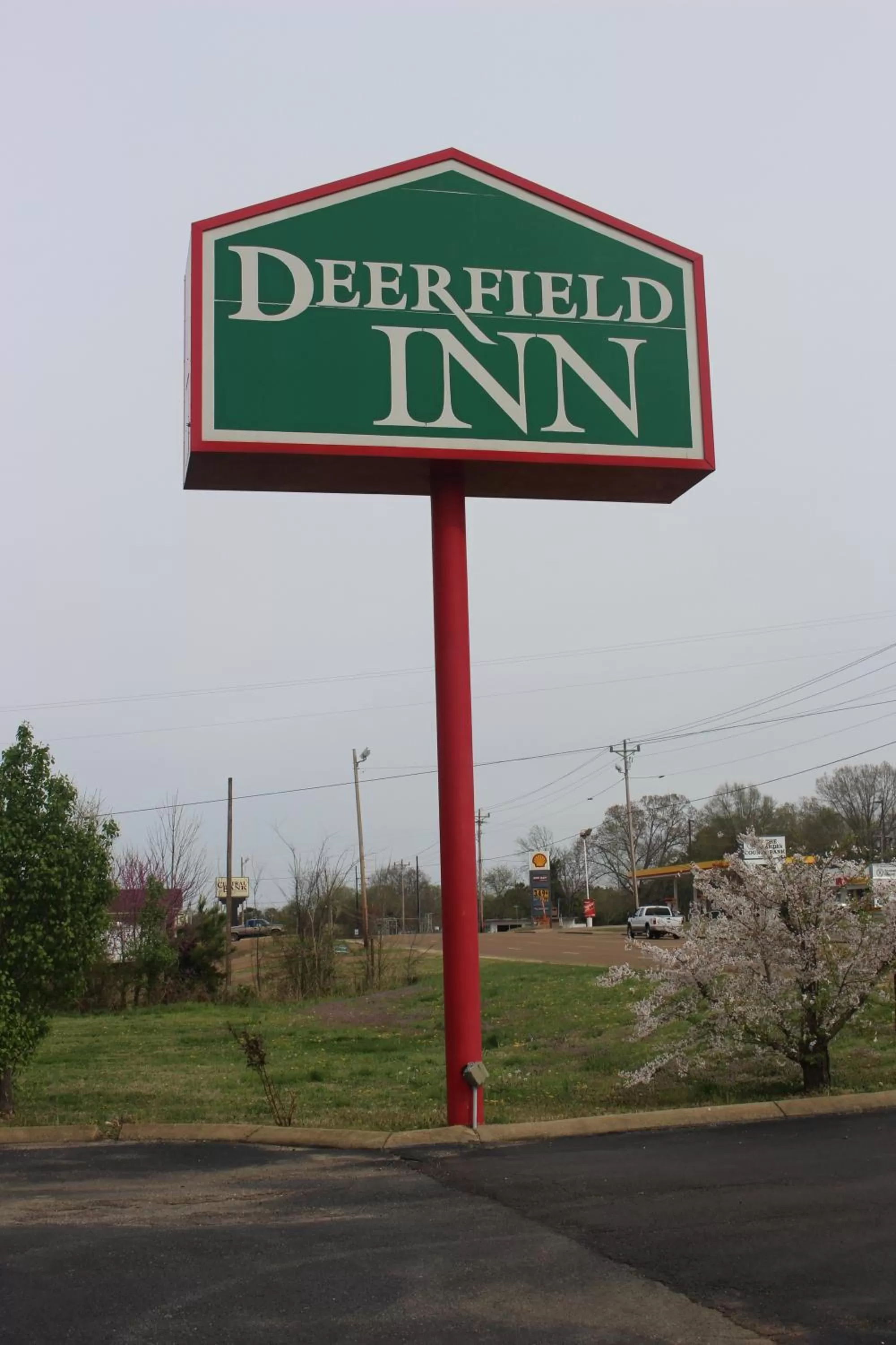 Logo/Certificate/Sign in Deerfield Inn