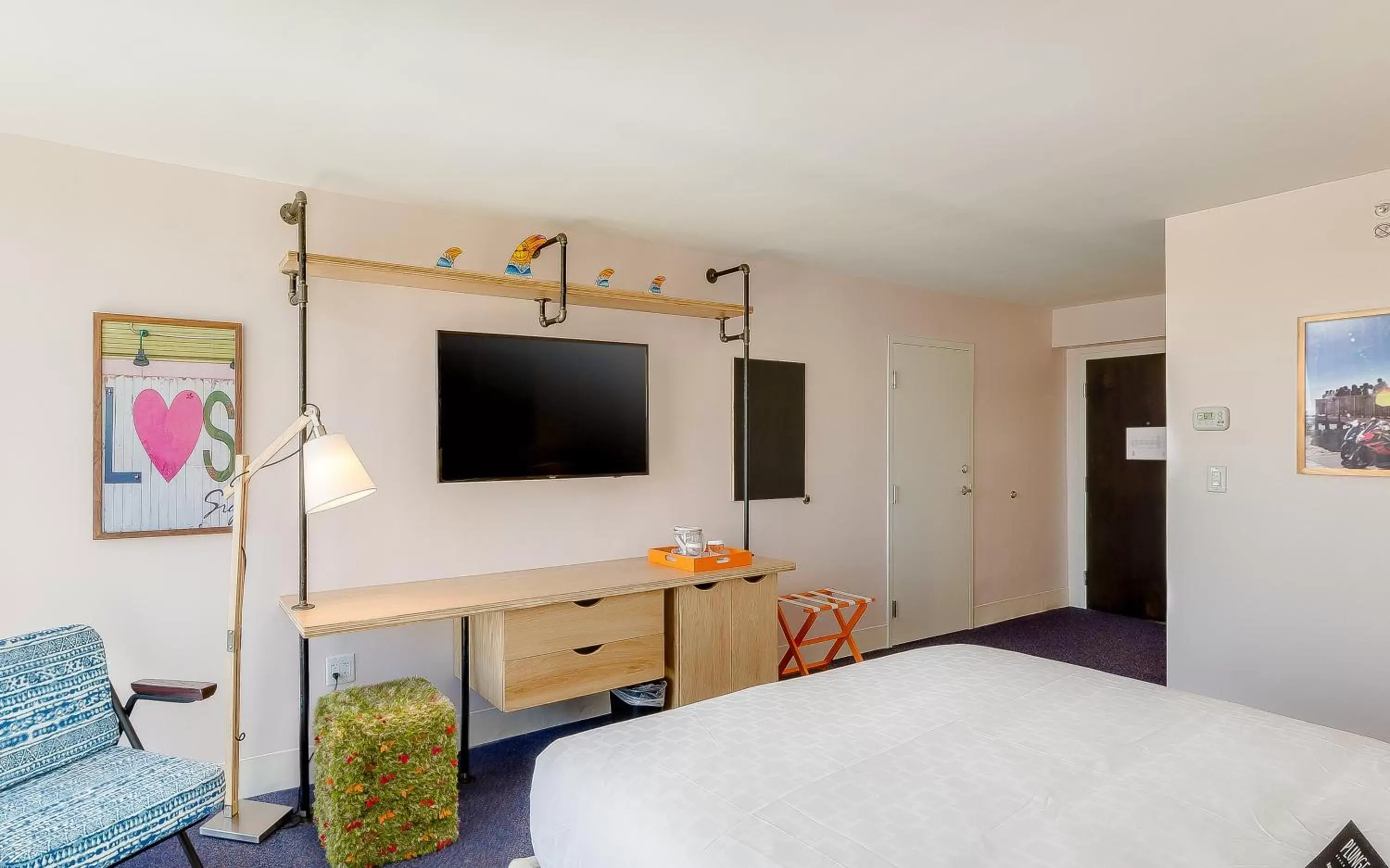 Bedroom, TV/Entertainment Center in Plunge Beach Resort