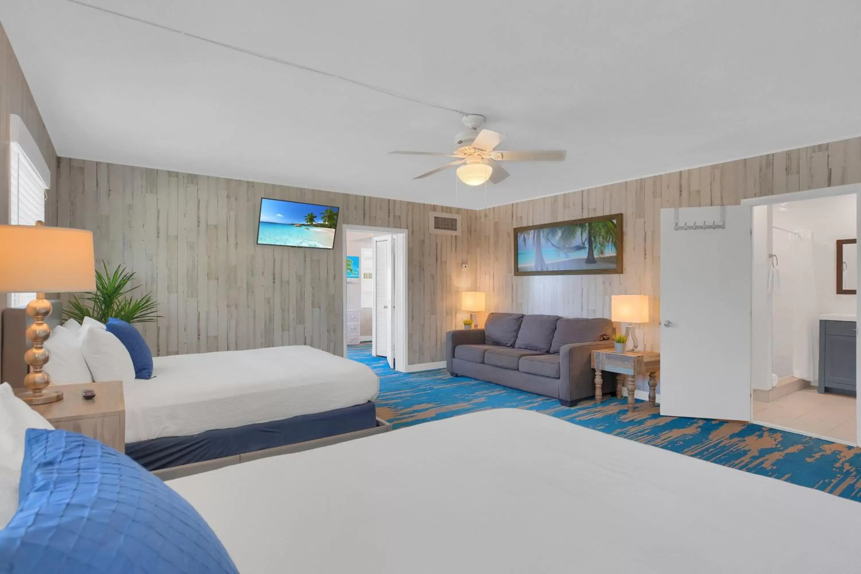 Bedroom, Bed in Seascape Resort & Marina