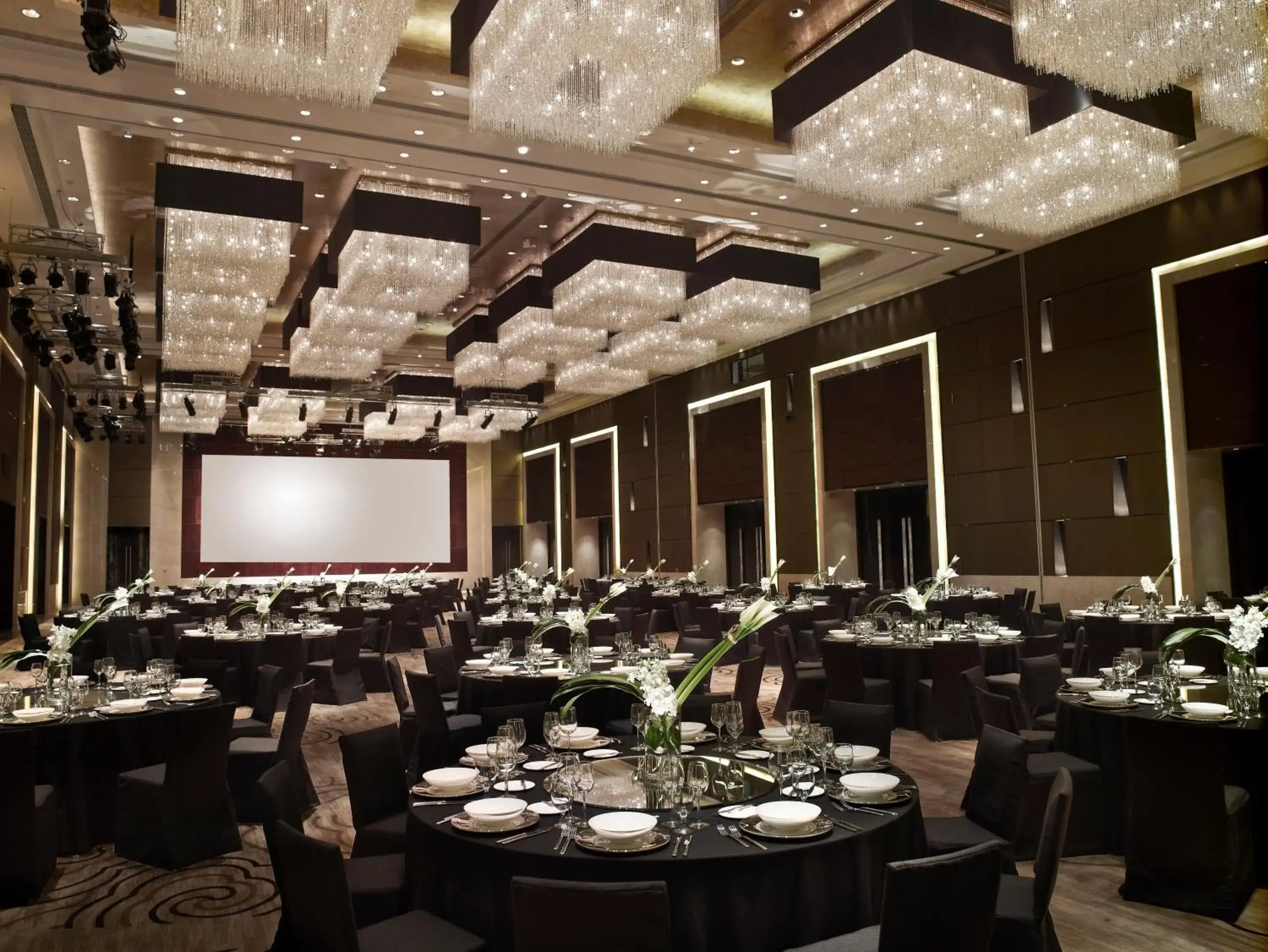 Food, Restaurant/Places to Eat in Crowne Plaza Huizhou, an IHG Hotel