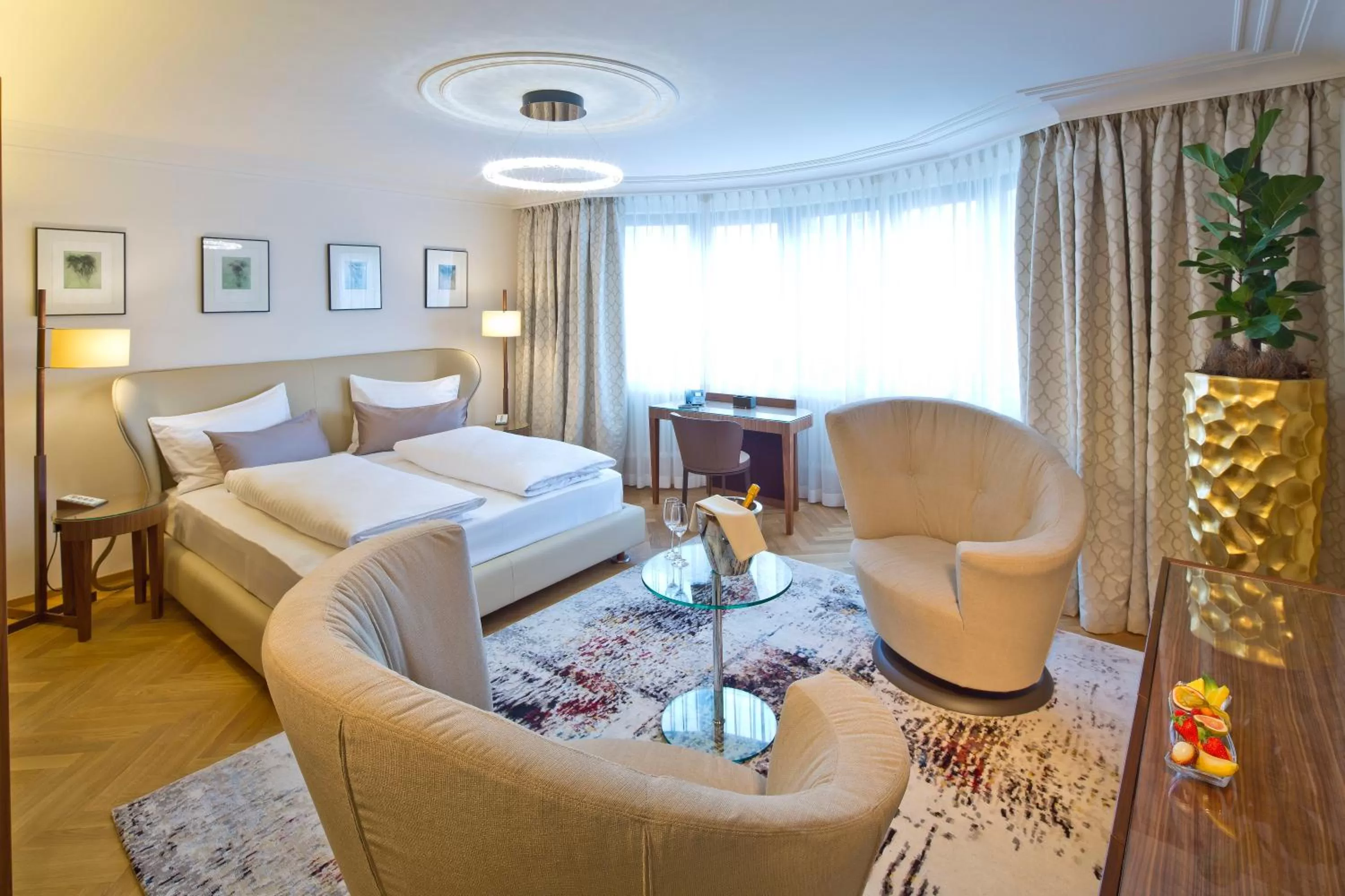 Bed in Hotel Maximilian - Stadthaus Penz