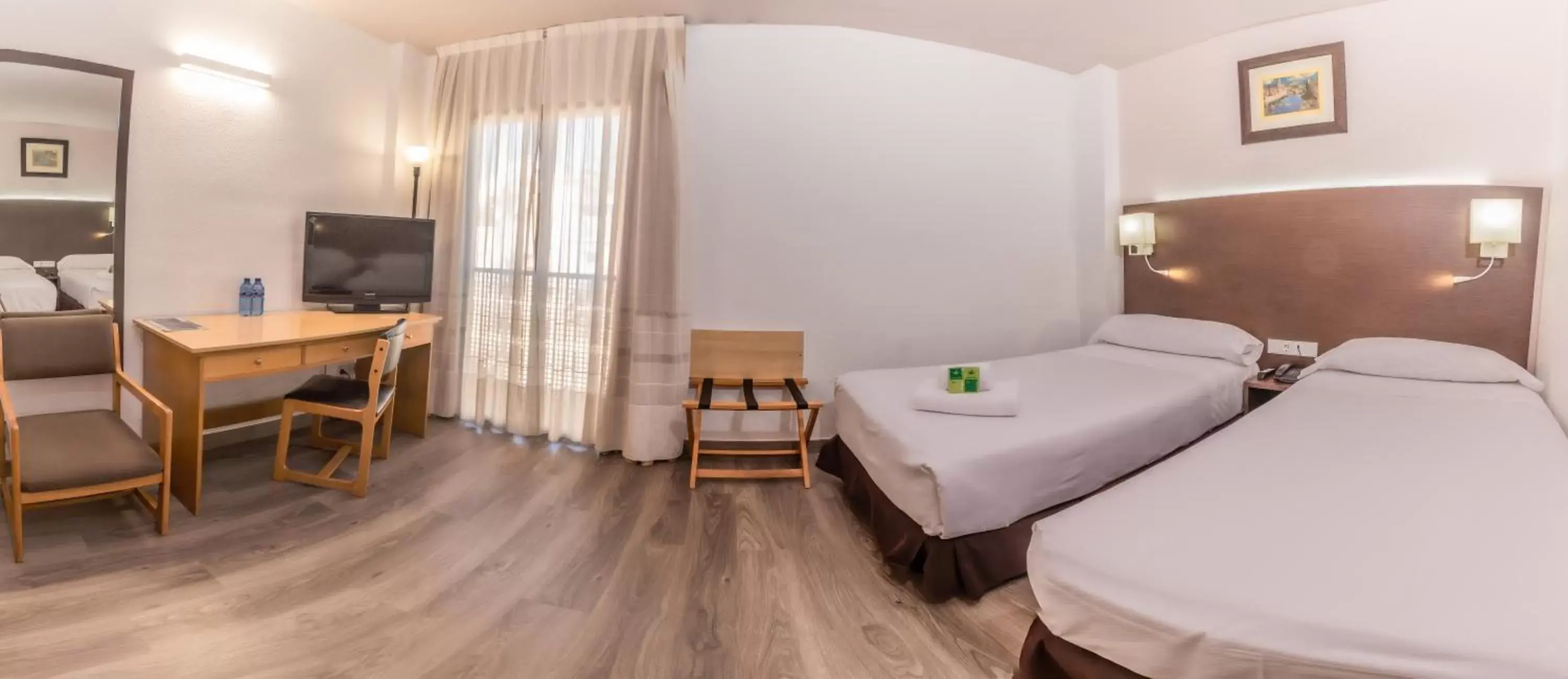 Photo of the whole room, Bed in Pacoche Murcia