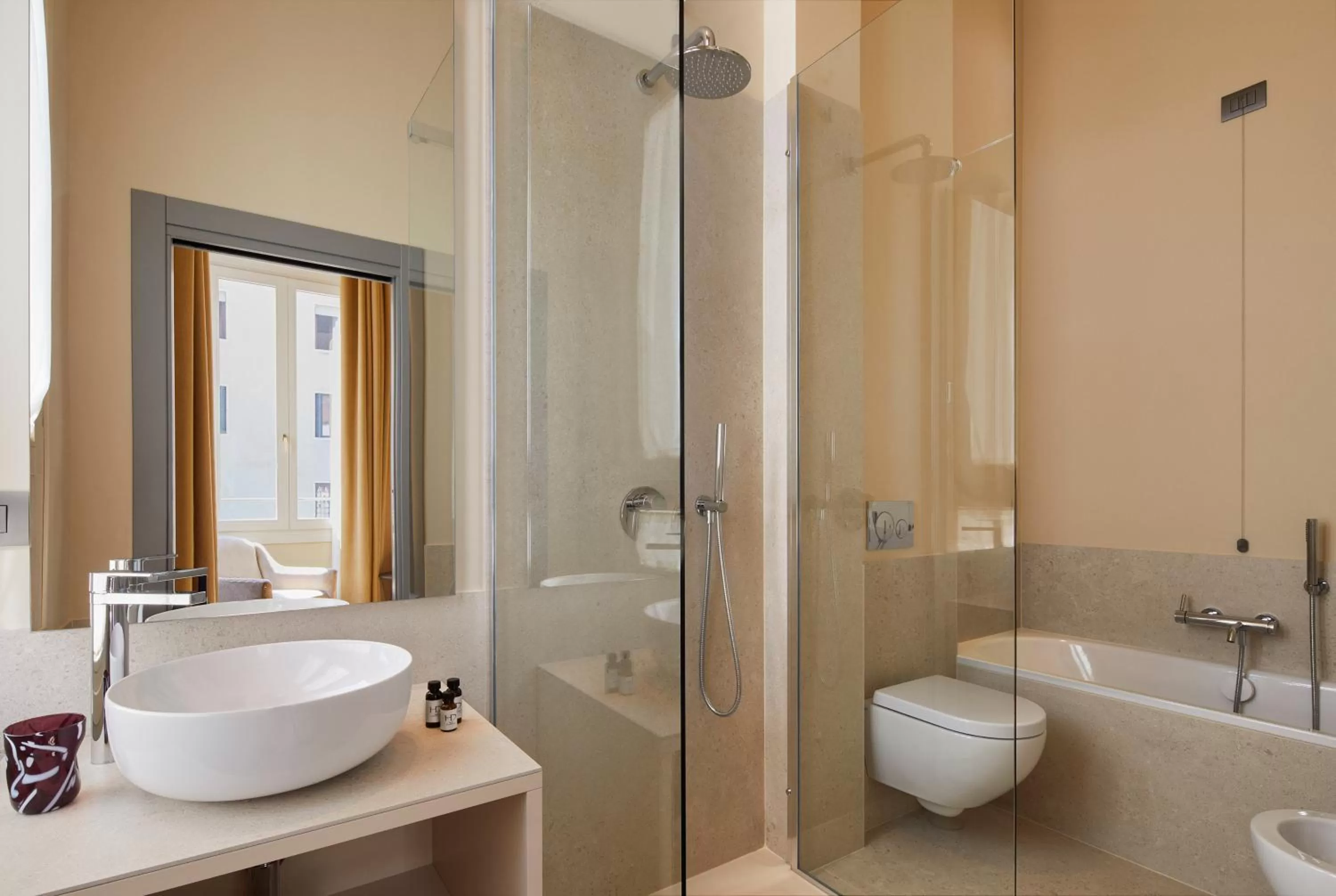 Bathroom in Hotel Dei Dragomanni