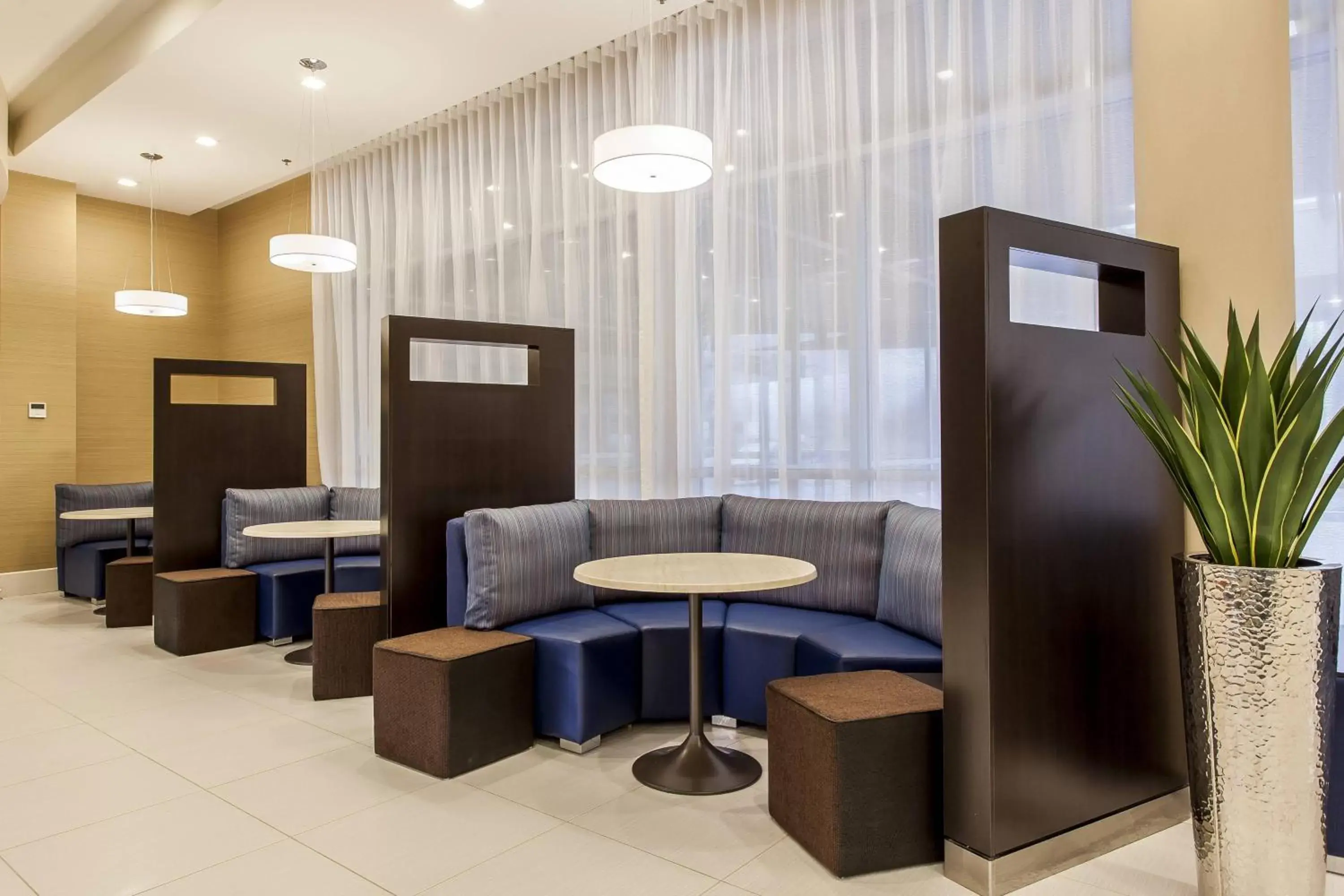 Other, Lounge/Bar in Courtyard by Marriott Montreal West Island/Baie D’Urfe