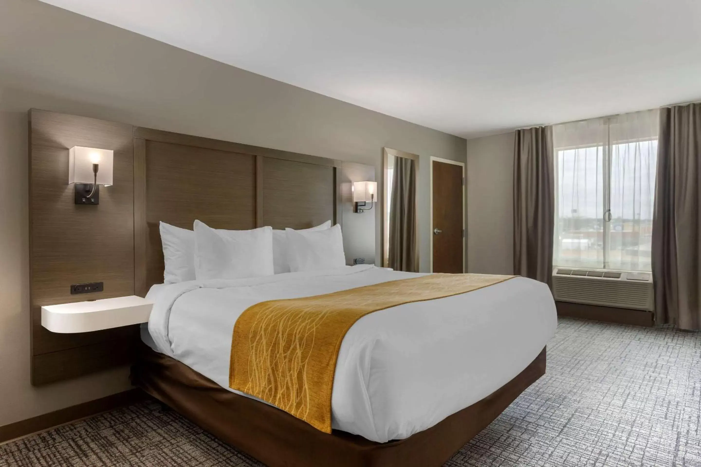 Photo of the whole room, Bed in Comfort Inn Jonesboro Photo of the whole room, Bed in Comfort Inn Jonesboro