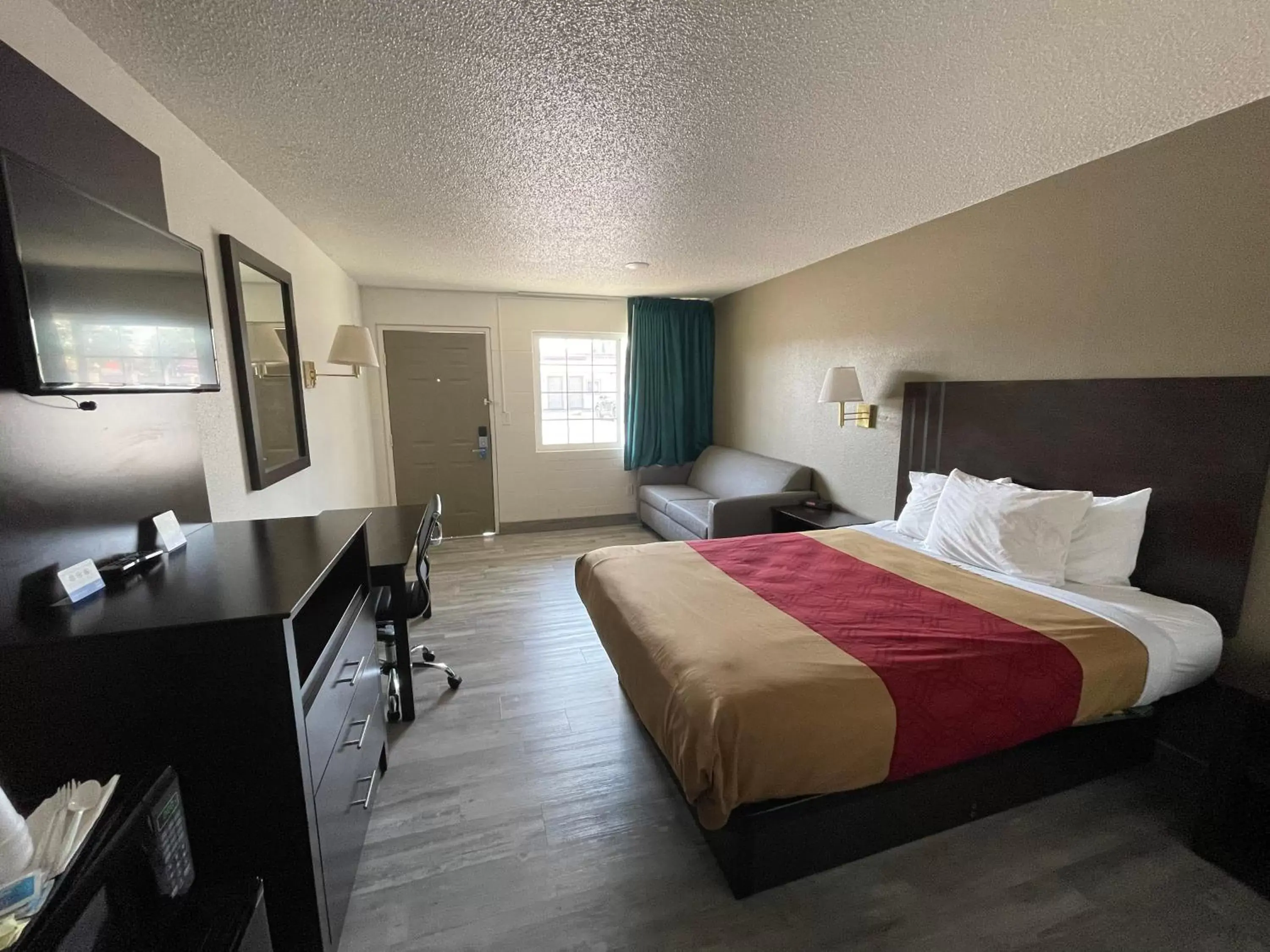 Bedroom, Bed in Motel 6 Hermiston OR Umatilla Bedroom, Bed in Motel 6 Hermiston OR Umatilla