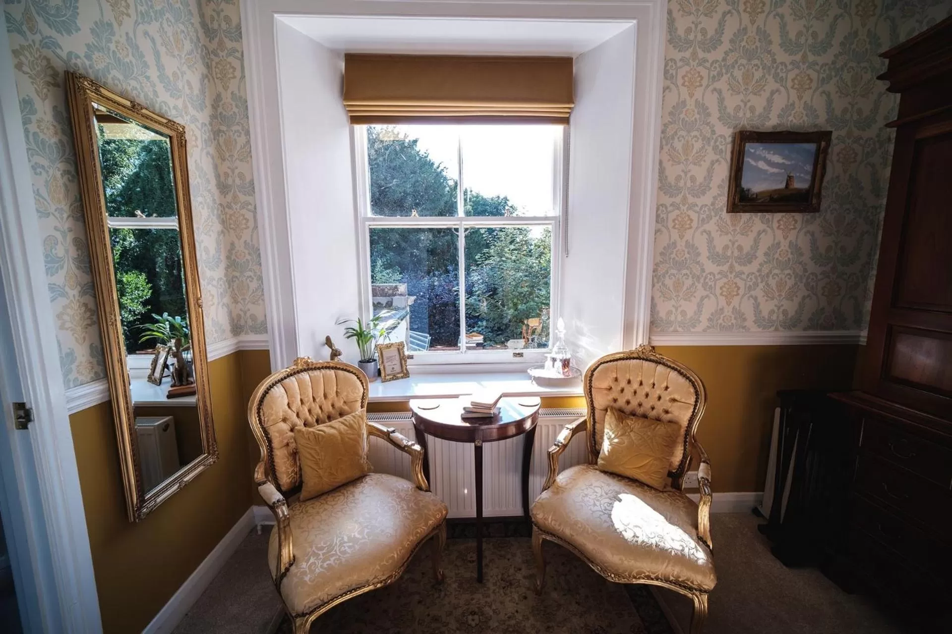 Seating Area in West Layton Manor