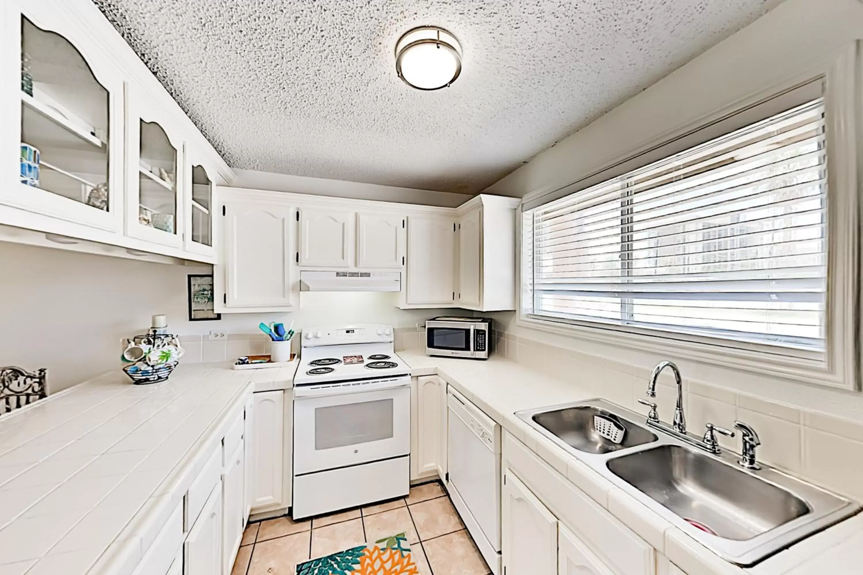 Kitchen/Kitchenette in Dolphin Condominiums #12