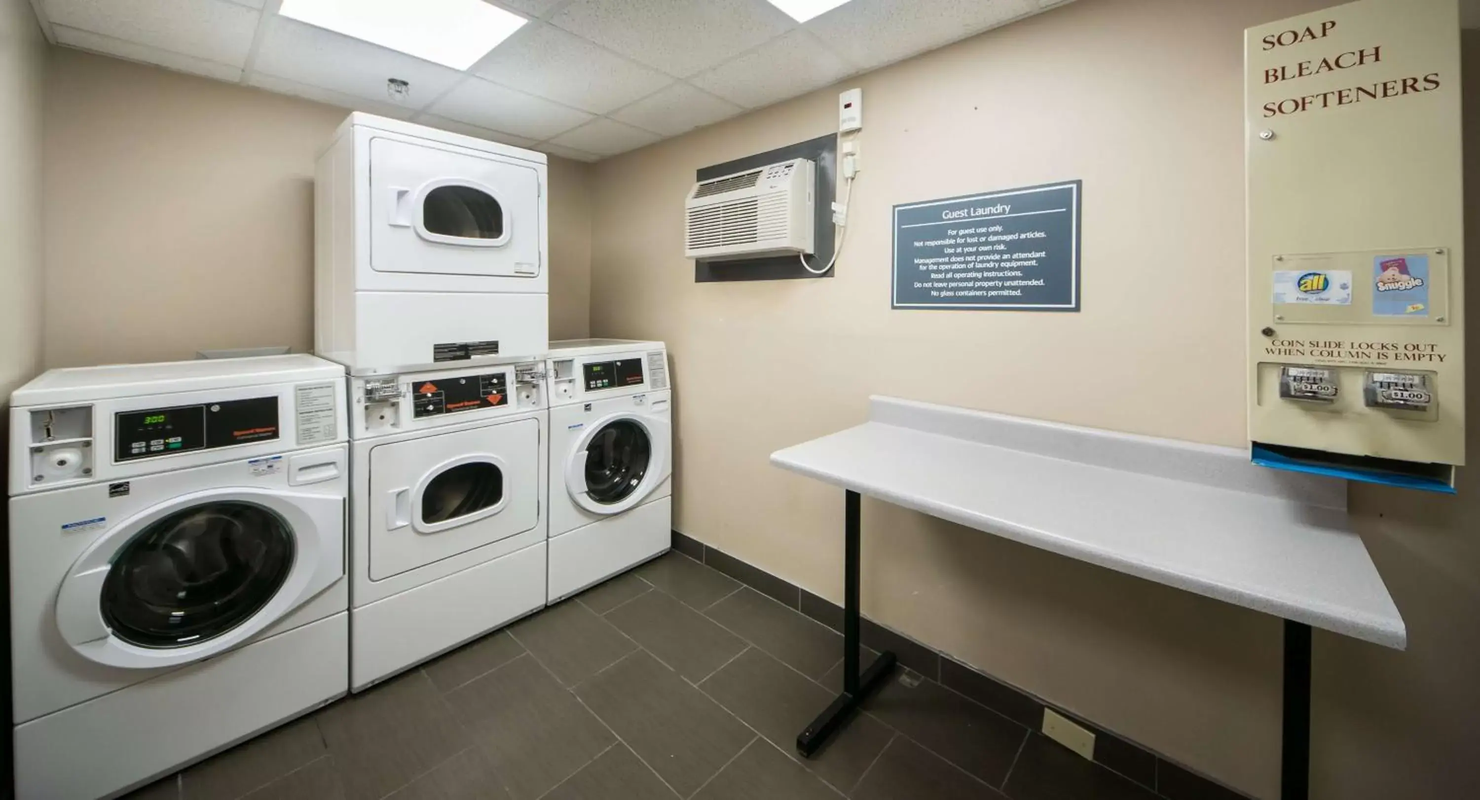 Property building, Kitchen/Kitchenette in Hampton Inn Lakeland