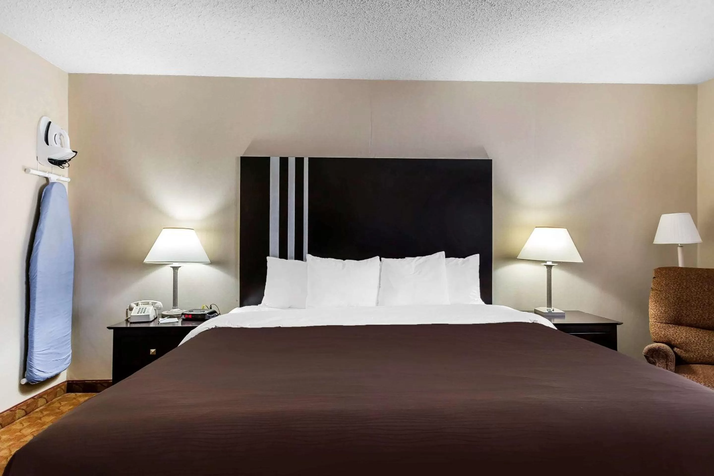 Photo of the whole room, Bed in Quality Inn Dumas