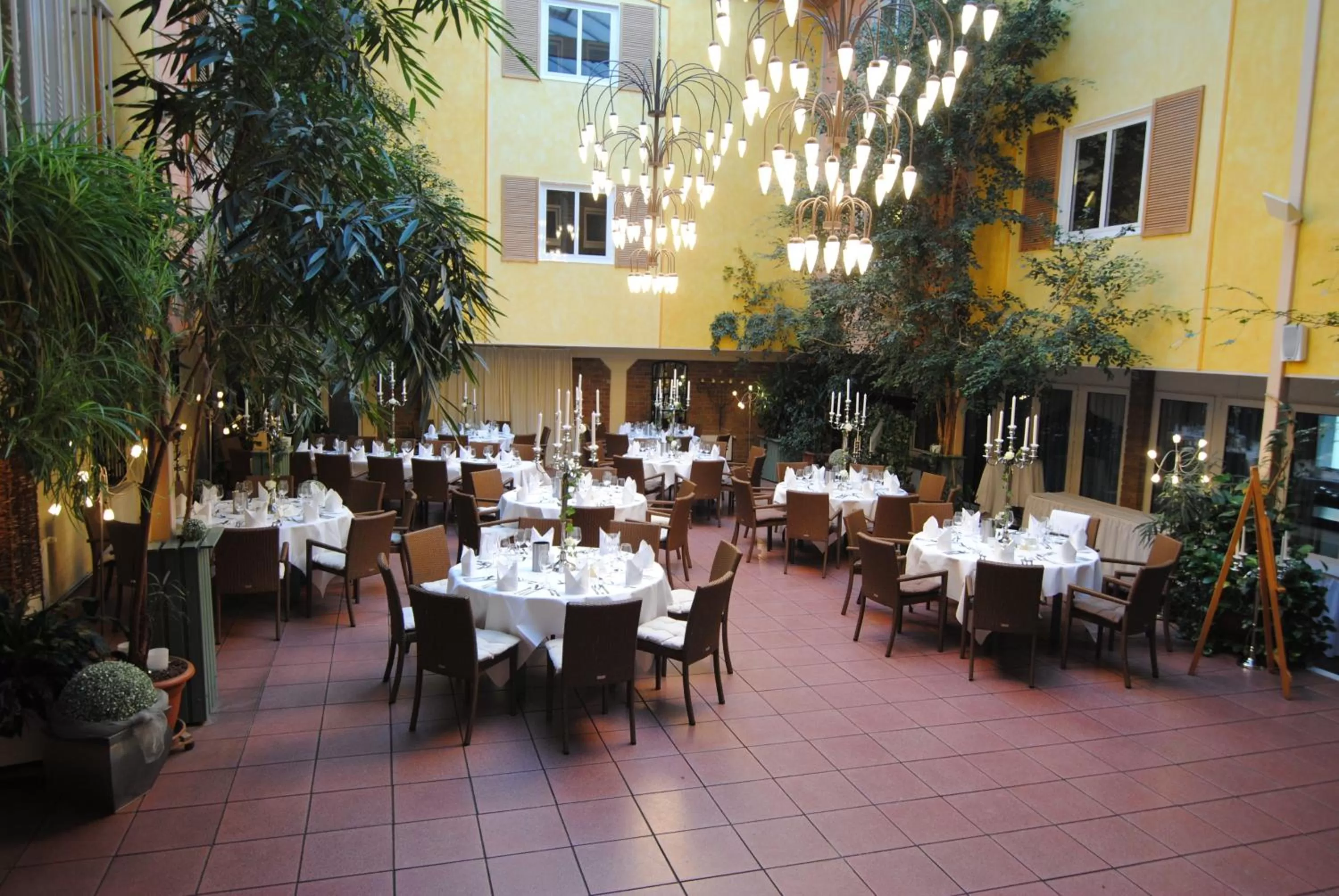 Restaurant/places to eat in Hotel Paulsen