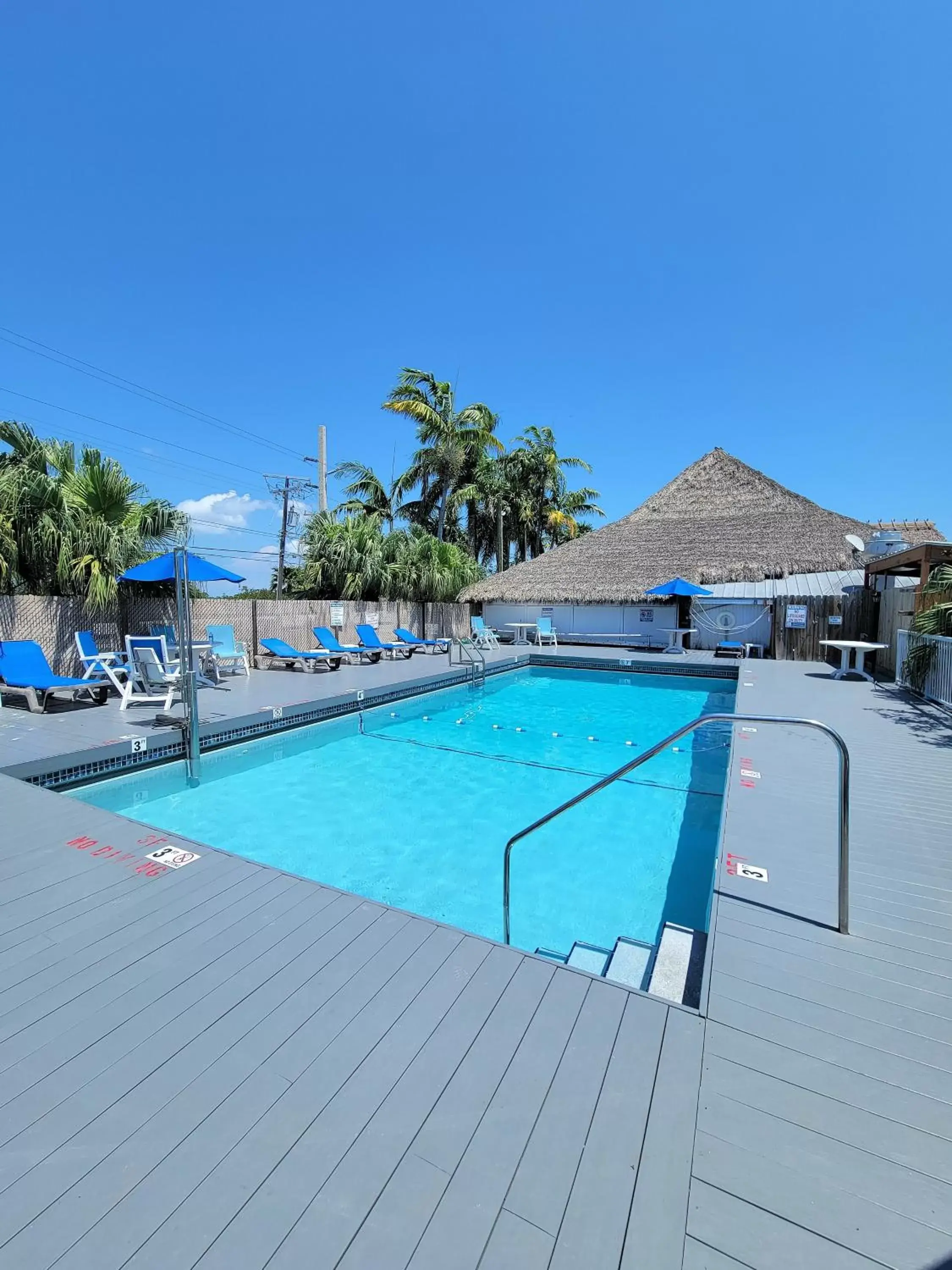 Property building, Swimming Pool in Looe Key Reef Resort and Dive Center