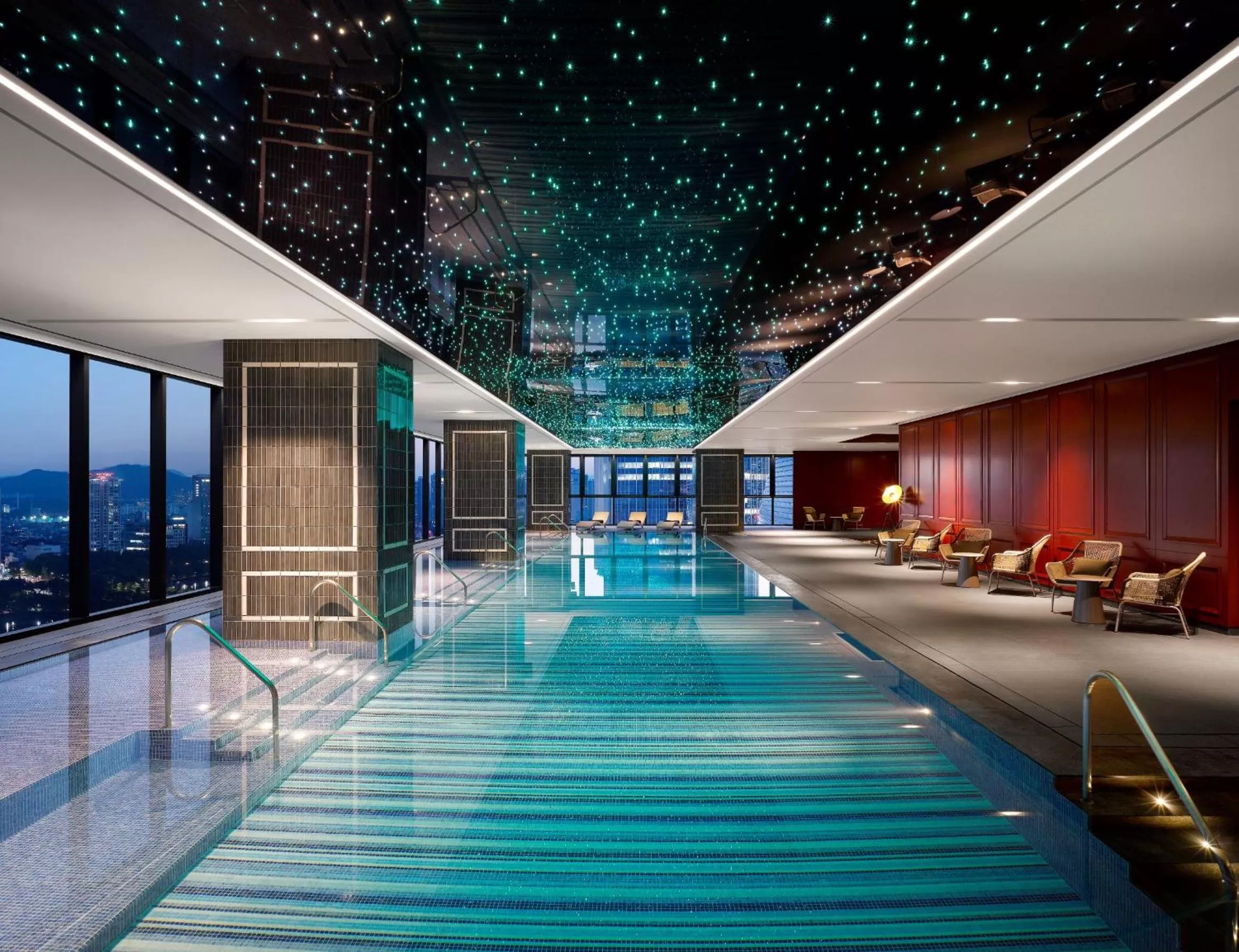 Swimming pool in Sofitel Ambassador Seoul Hotel & Serviced Residences
