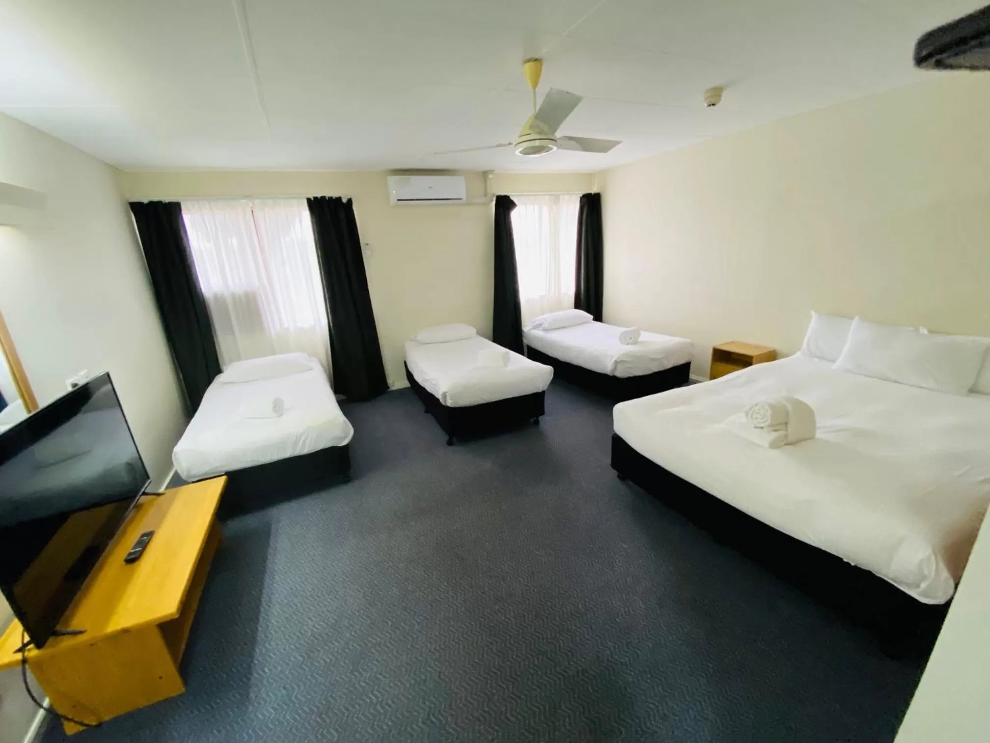 Bedroom, Bed in Nowra Motor Inn