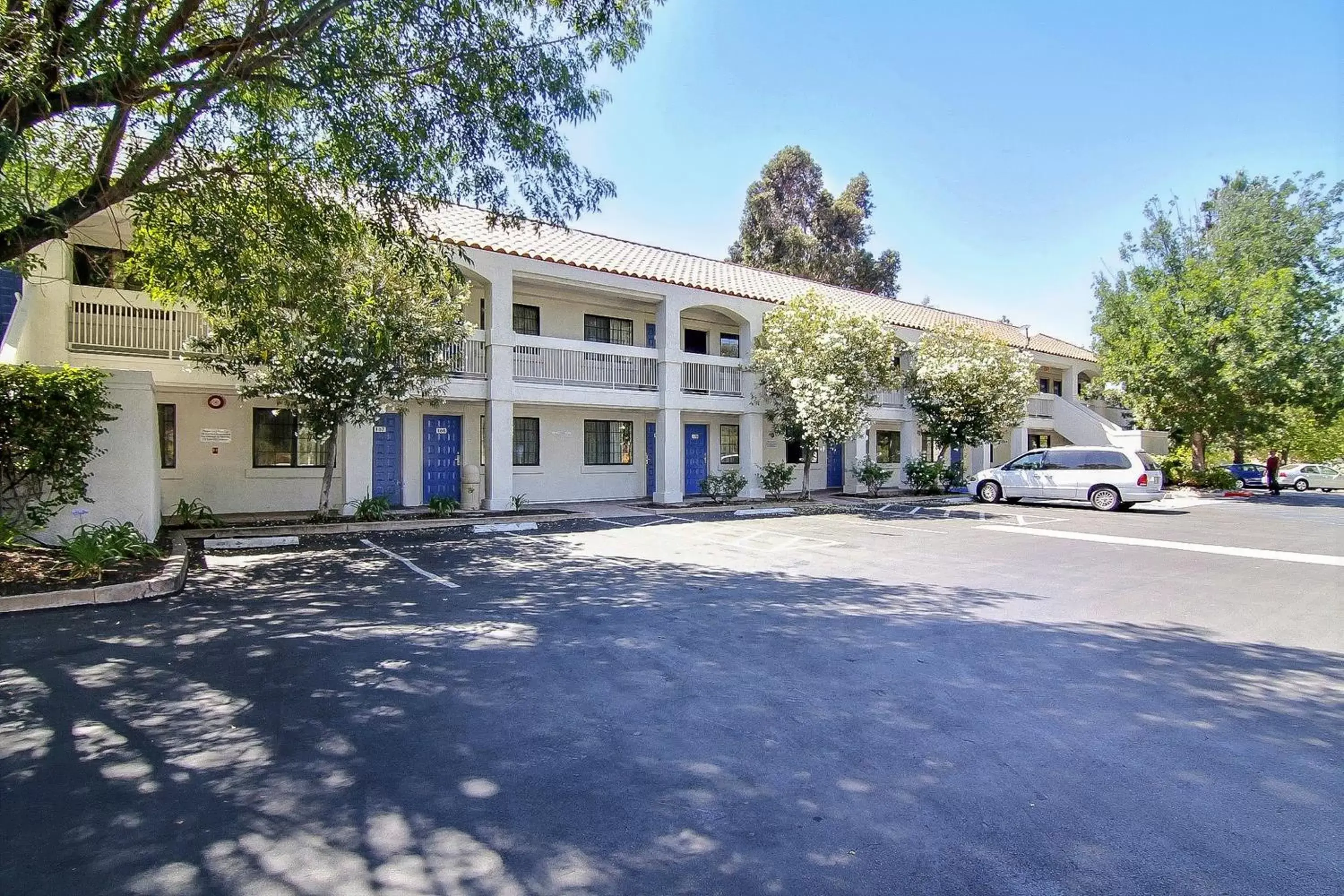 Facade/entrance, Property Building in Motel 6-Thousand Oaks, CA