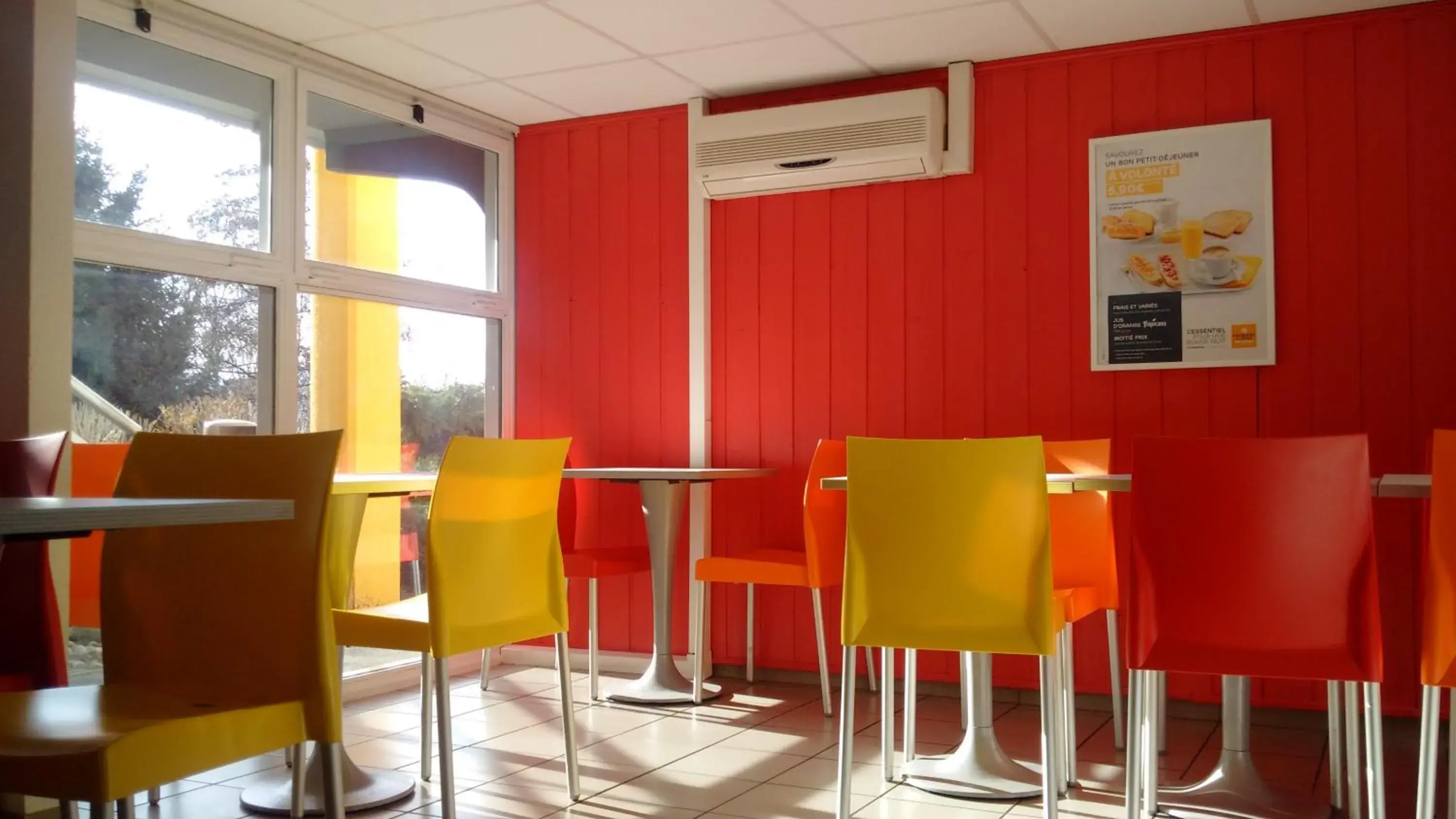 Dining area, Restaurant/Places to Eat in Premiere Classe Grenoble Nord Moirans