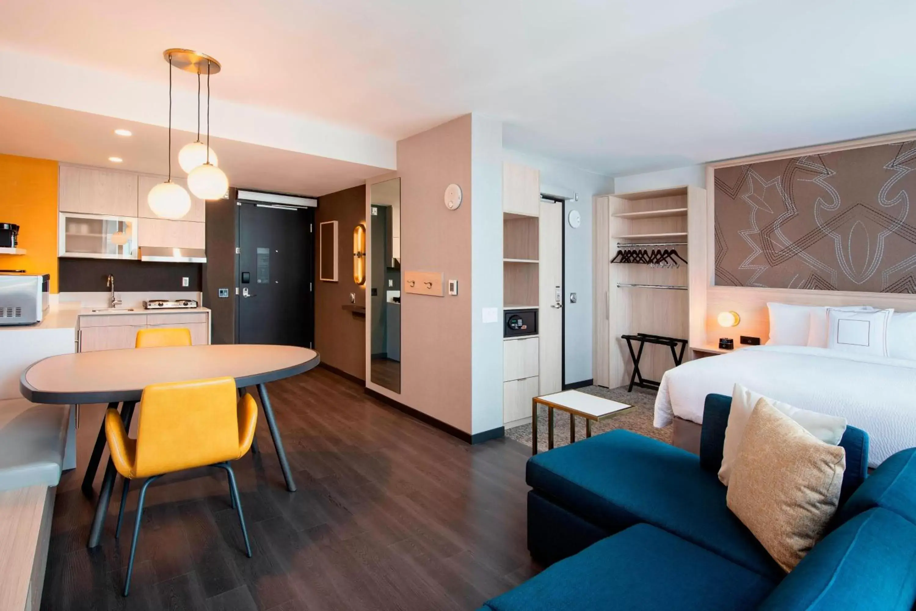 Bedroom, Seating Area in Residence Inn by Marriott Calgary Downtown/Beltline District