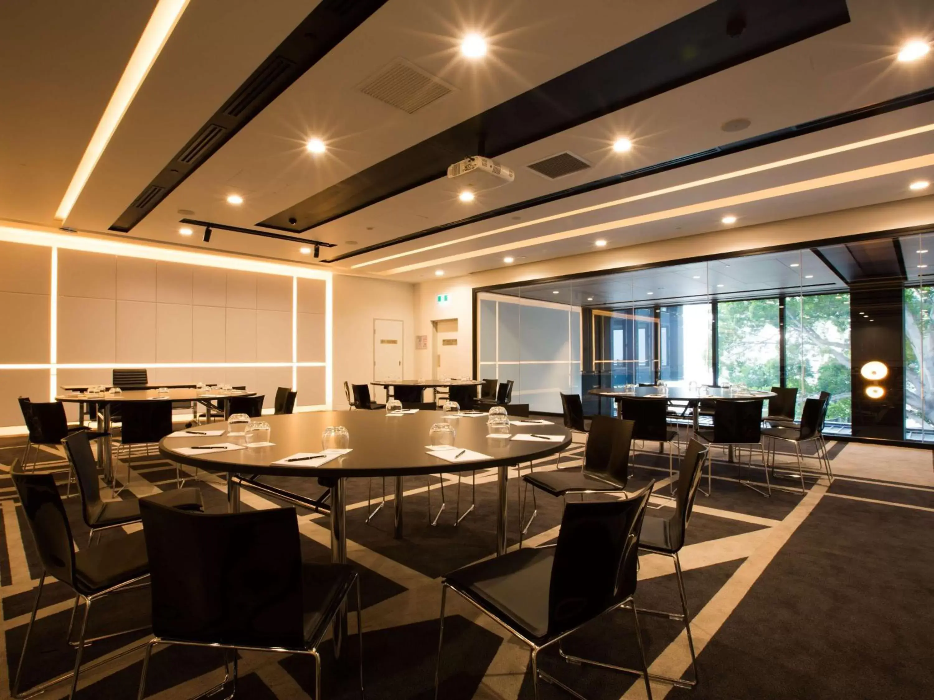 Meeting/conference room, Restaurant/Places to Eat in Pullman Sydney Airport