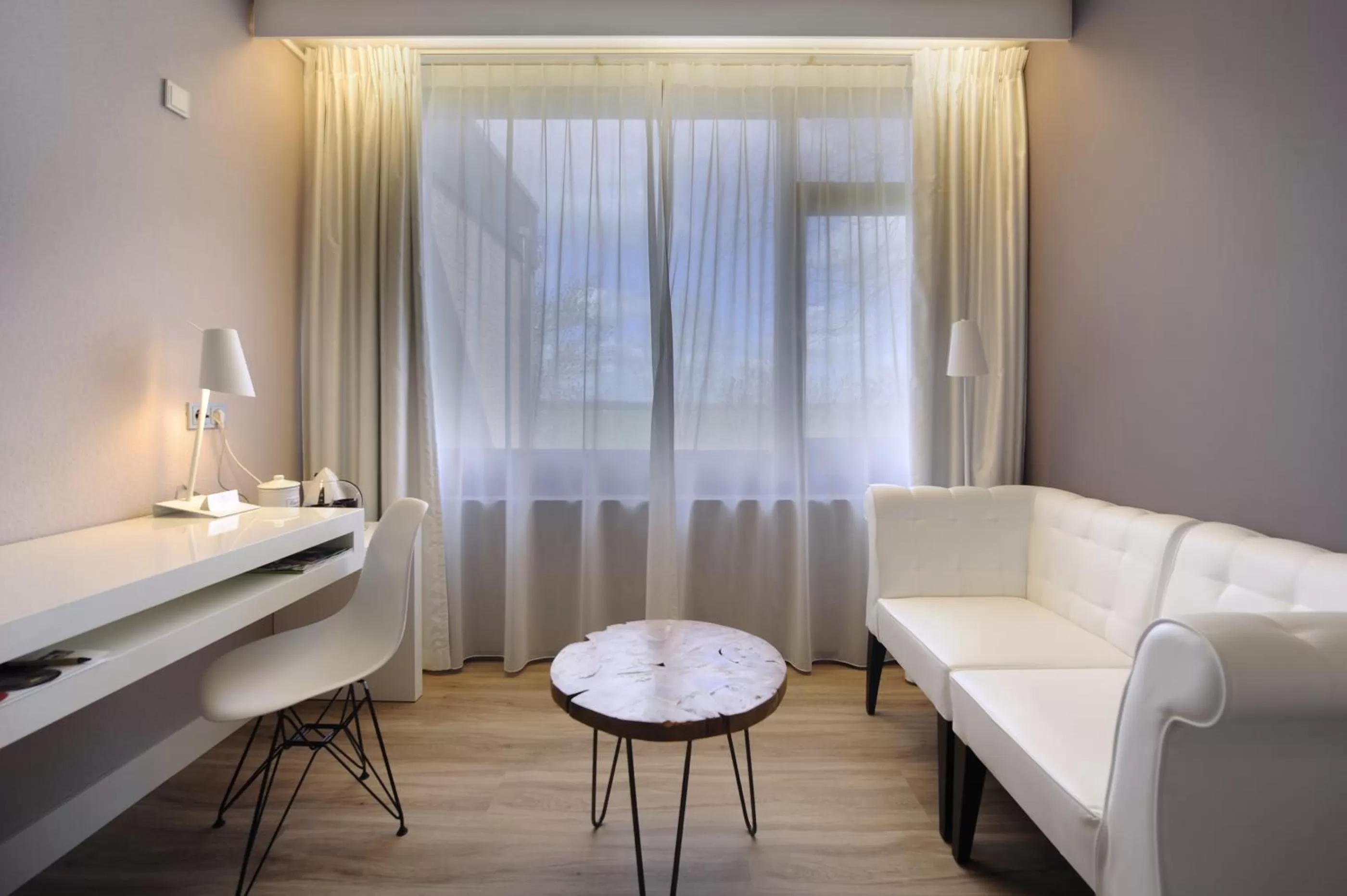 Living room in Van der Valk Hotel Groningen-Westerbroek