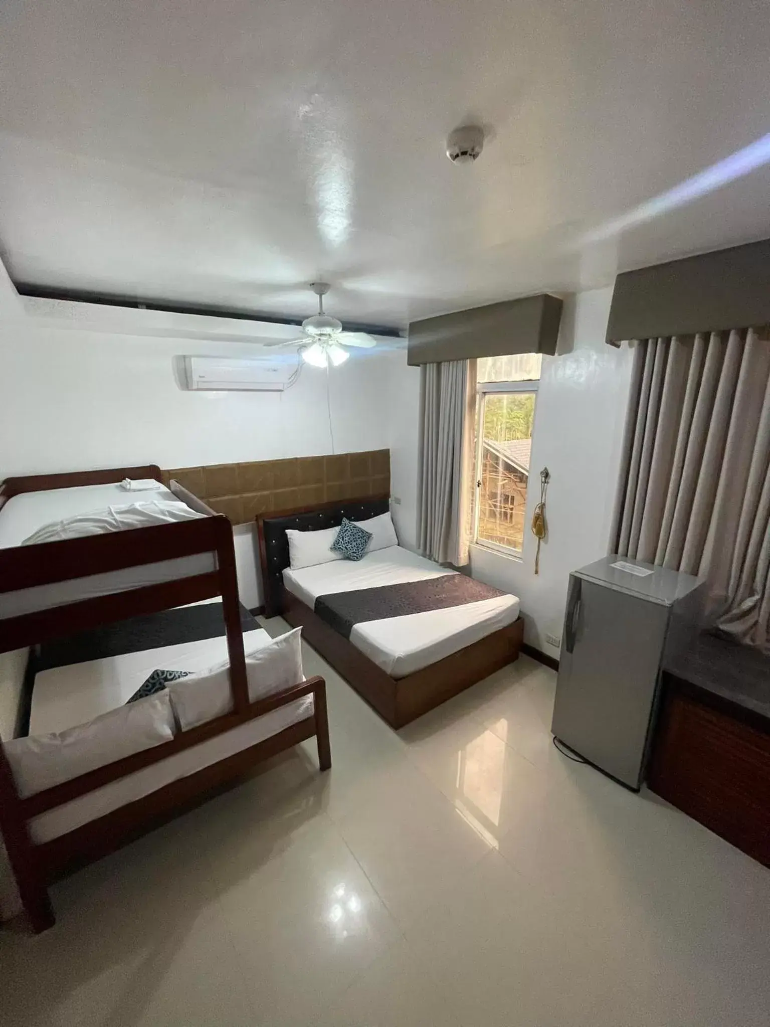 Family Room in El Nido Royal Palm Inn Family Room in El Nido Royal Palm Inn