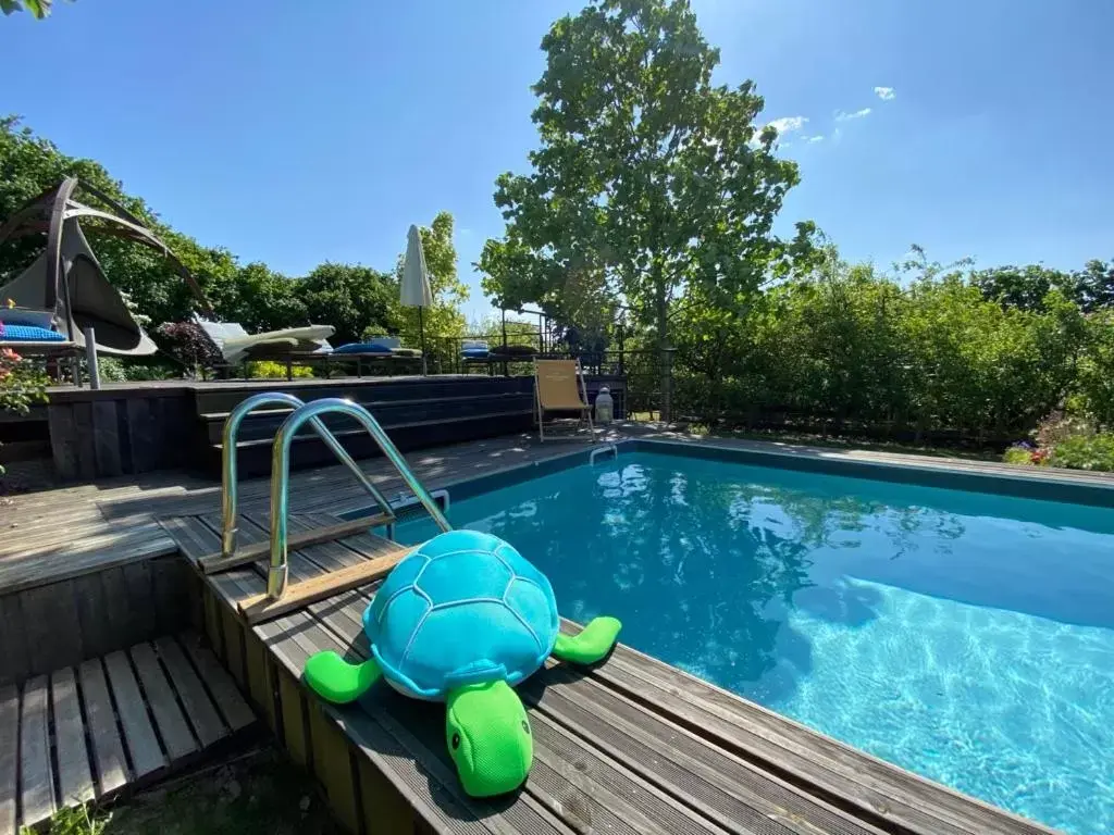 Swimming Pool in L'Ecole des Garçons