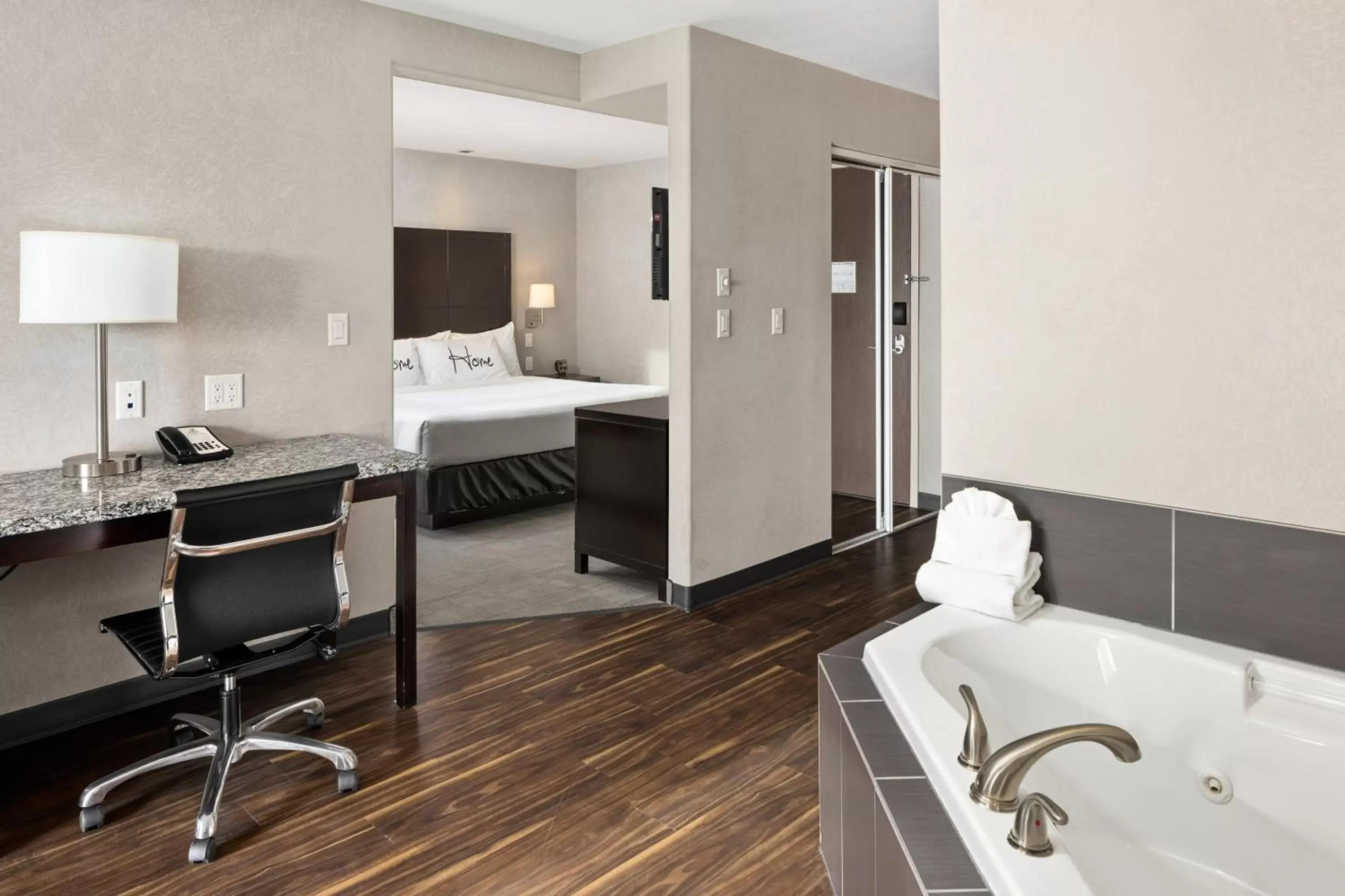 Photo of the whole room, Bathroom in Home Inn & Suites - Swift Current