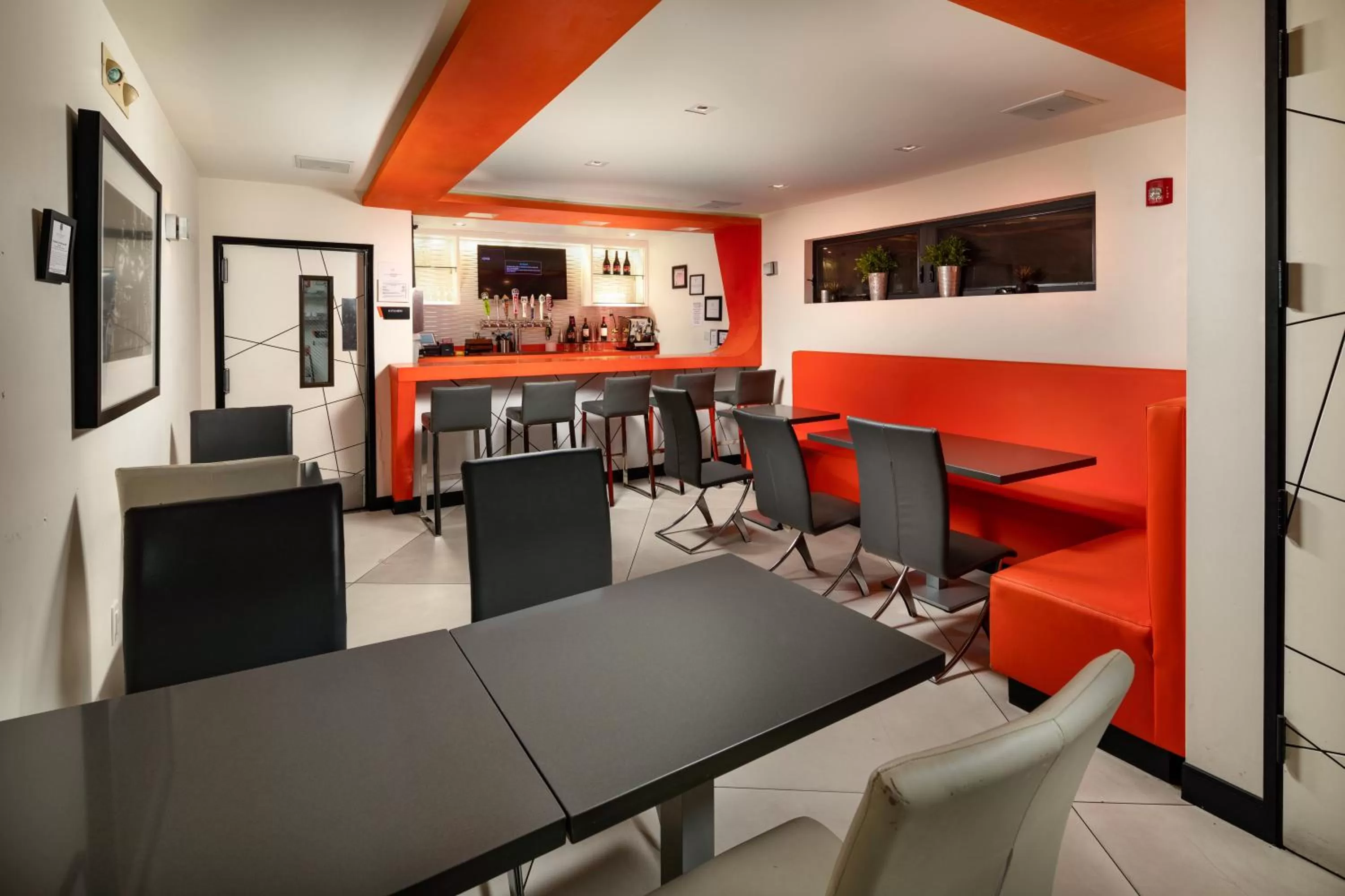 Restaurant/places to eat in The Moment Hotel