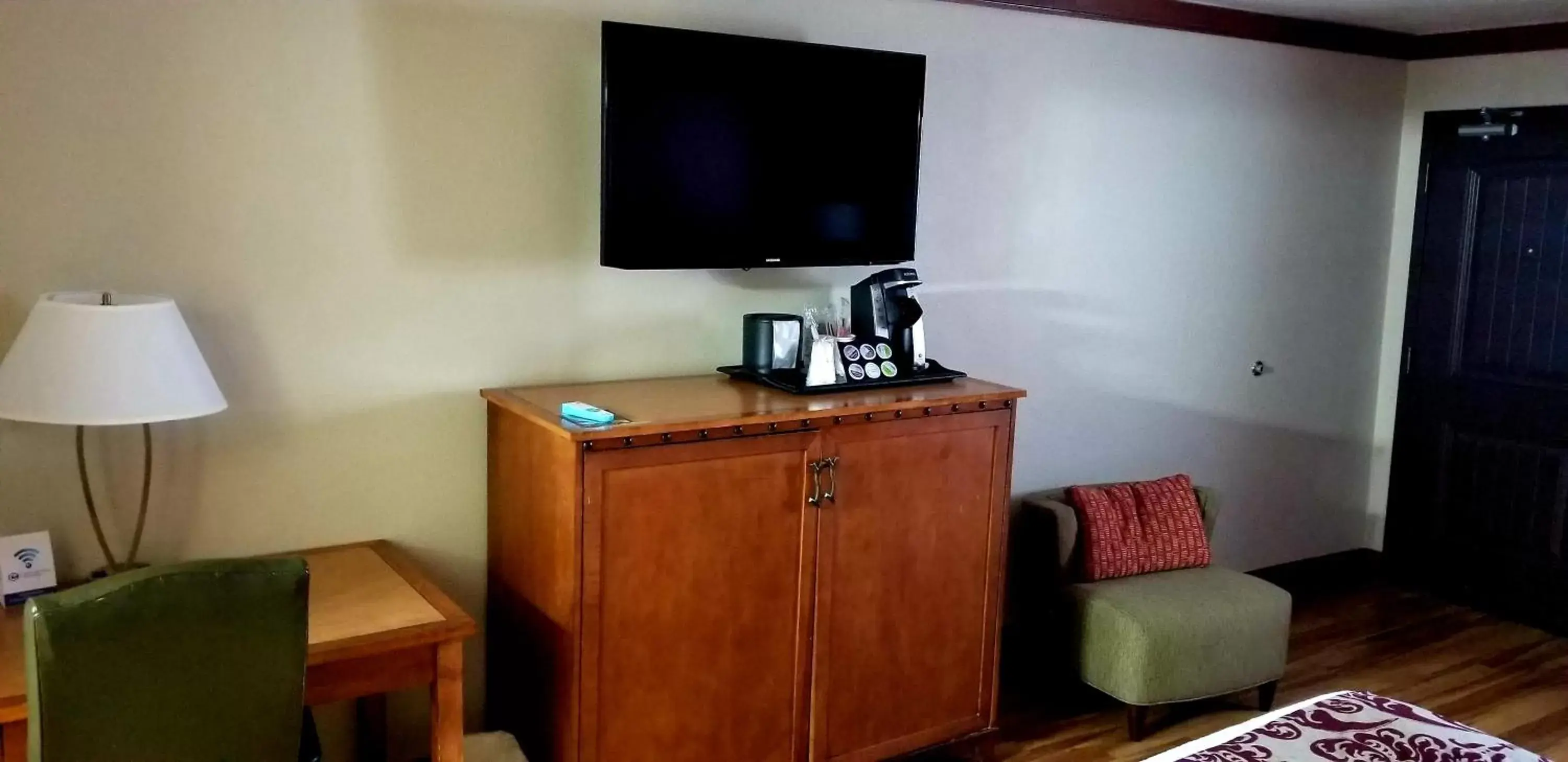 TV and multimedia, TV/Entertainment Center in Best Western Plus Greenwell Inn