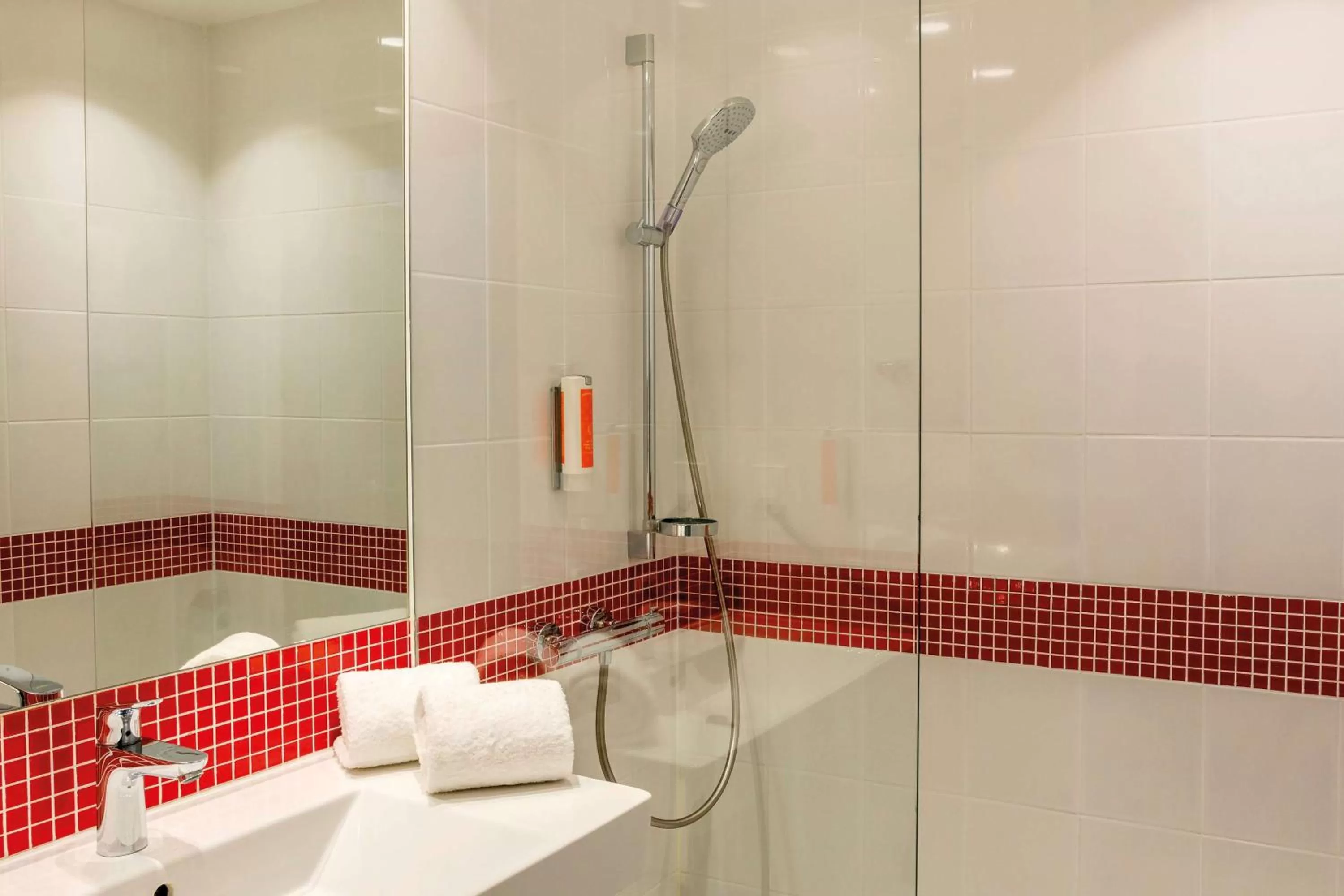 Bathroom in Vienna House Easy by Wyndham Cracow