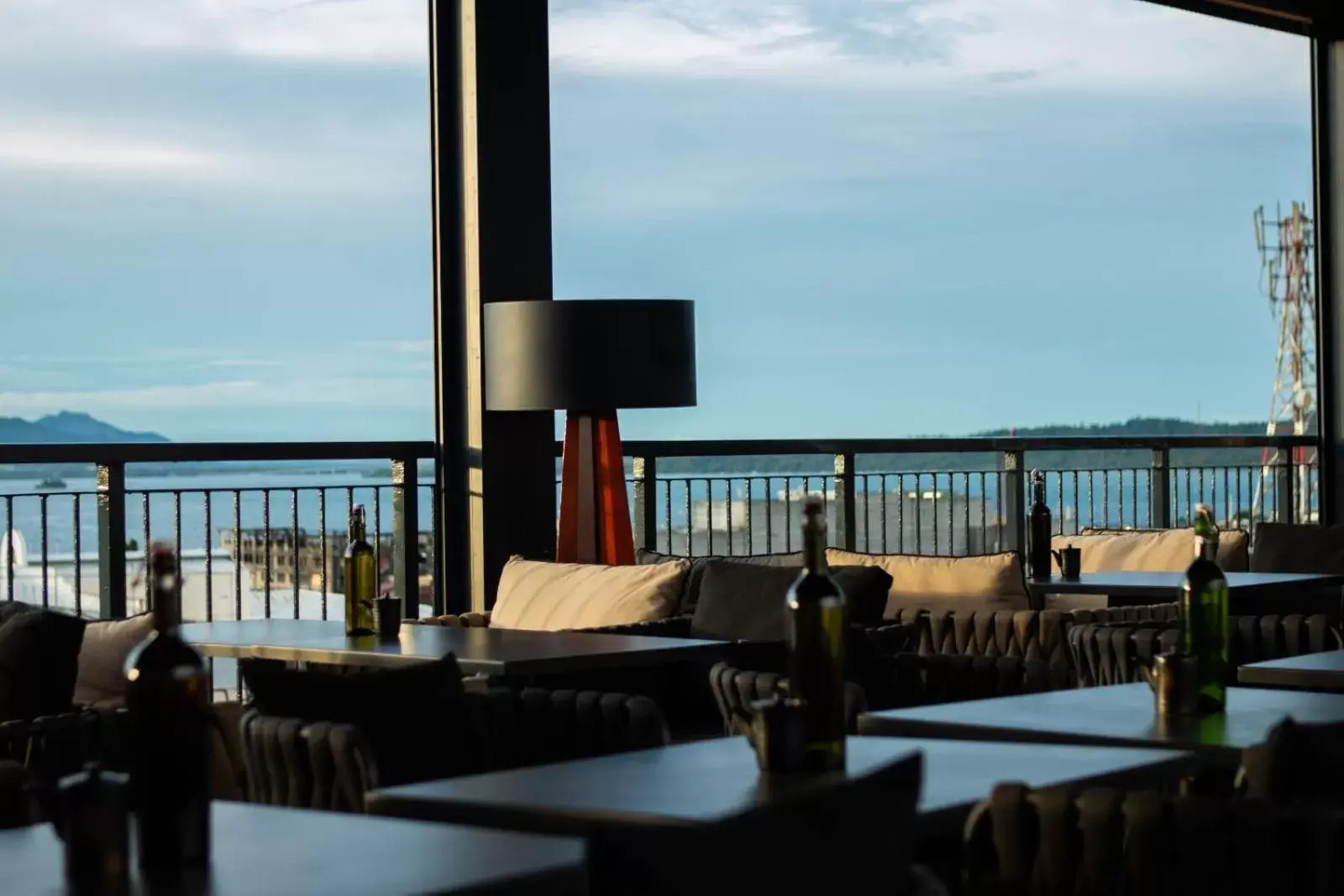 Restaurant/places to eat, Sea View in Hotel XYZ