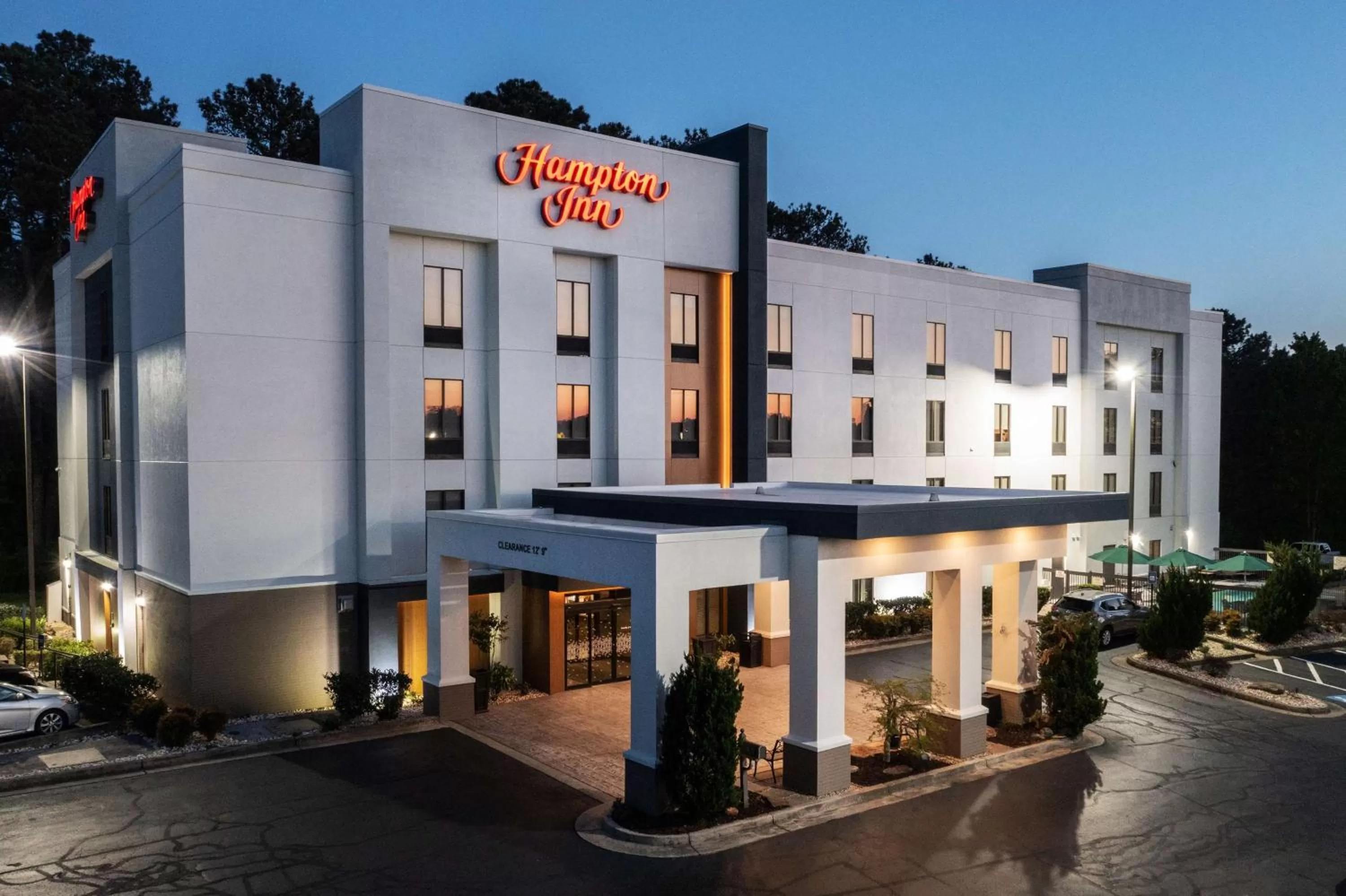 Property building in Hampton Inn Cumming