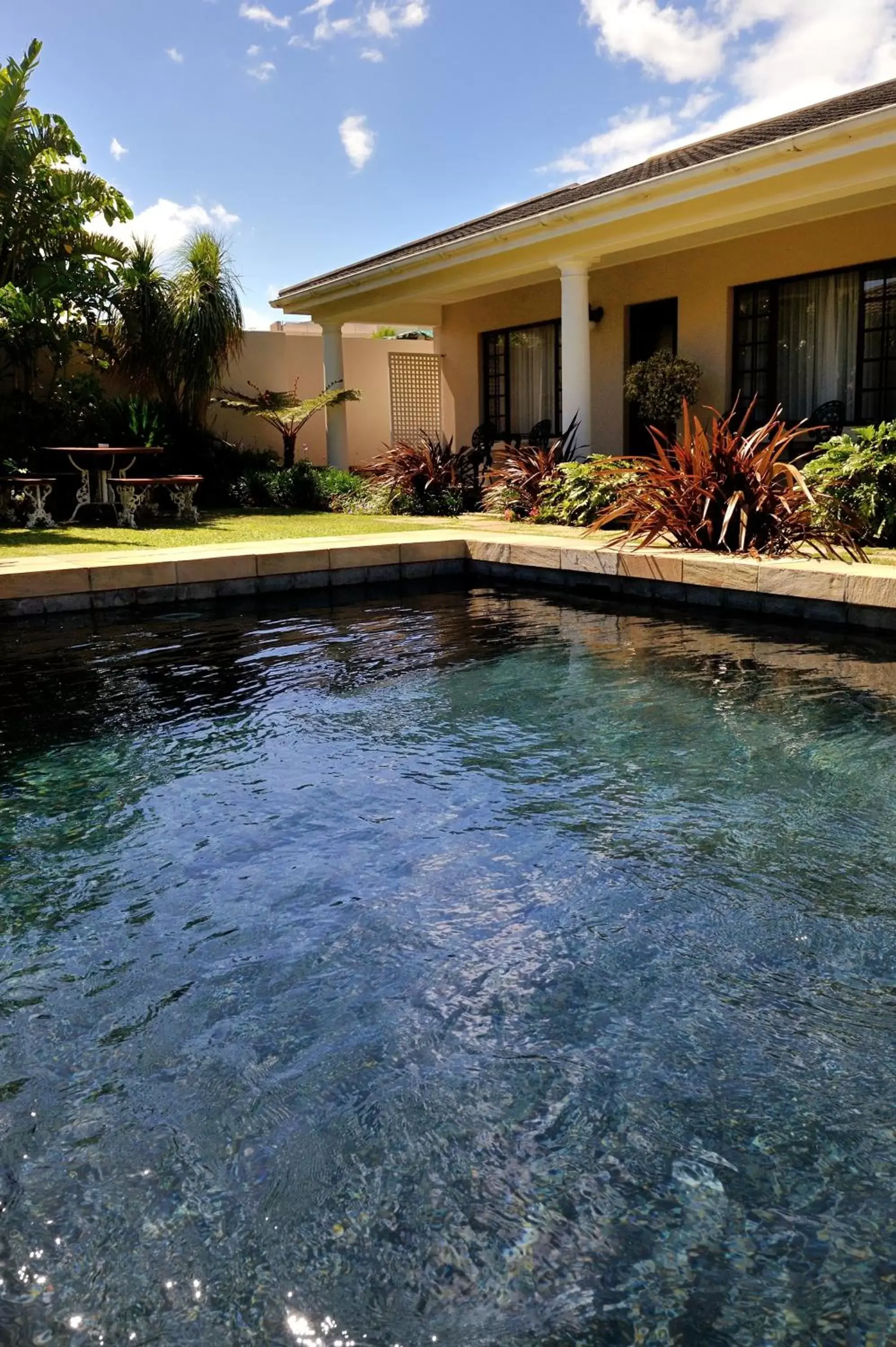 Swimming pool, Property Building in Beachwalk Bed and Breakfast