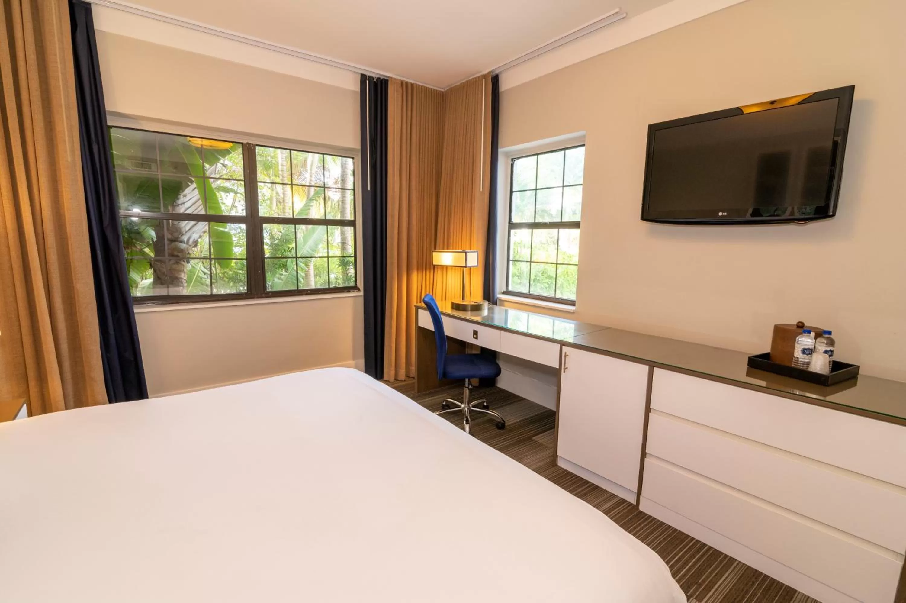 Bedroom, Bed in San Juan Hotel Miami Beach