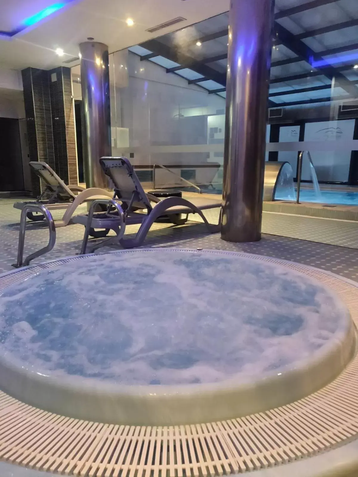 Hot Tub, Swimming Pool in ARVA Spa París