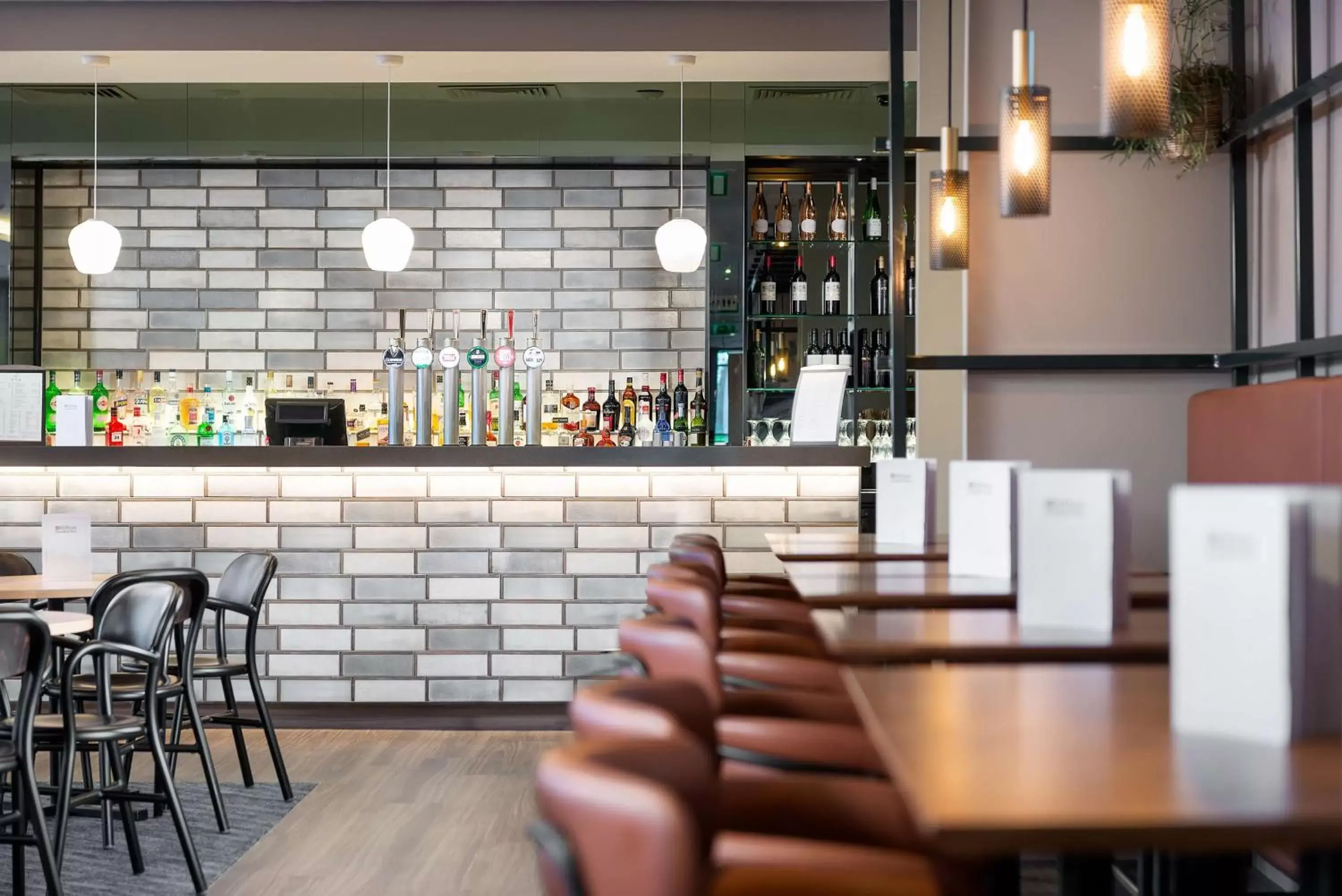 Lounge or bar in Hilton Garden Inn London Heathrow Airport Lounge or bar in Hilton Garden Inn London Heathrow Airport