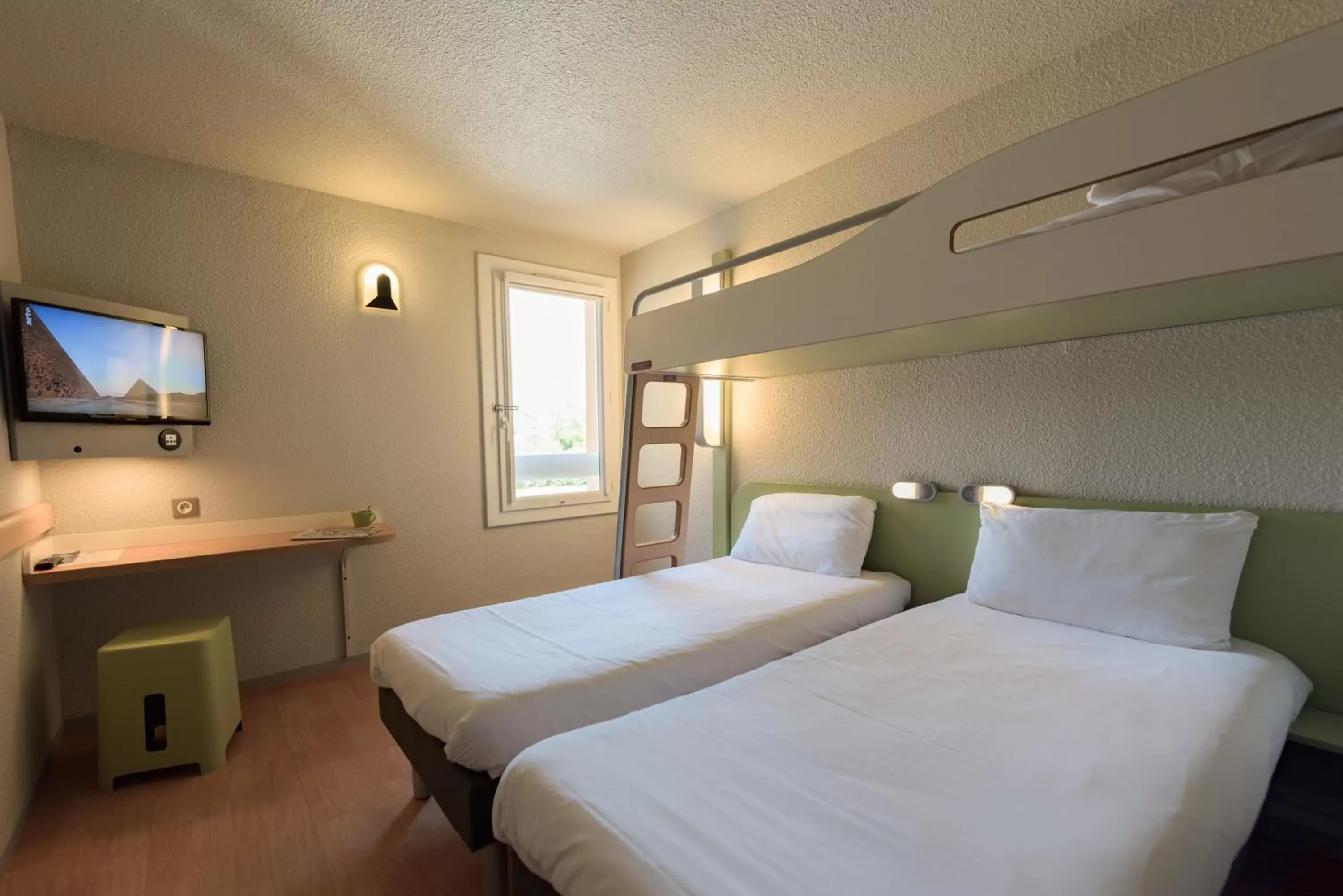 Bed in Ibis Budget Avignon Nord
